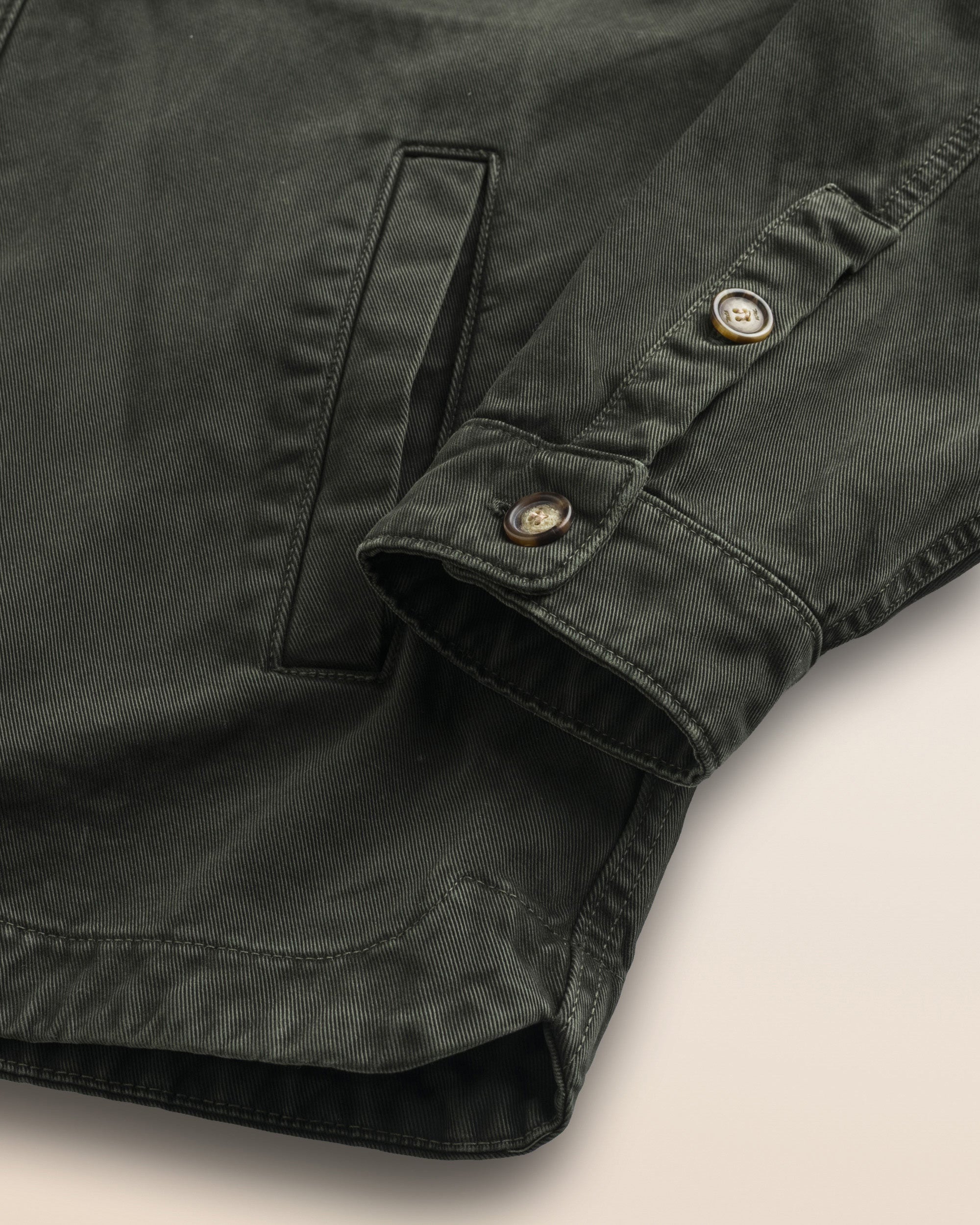 Giacca Overshirt in Gabardina di Cotone dettaglio manica - Olive Night