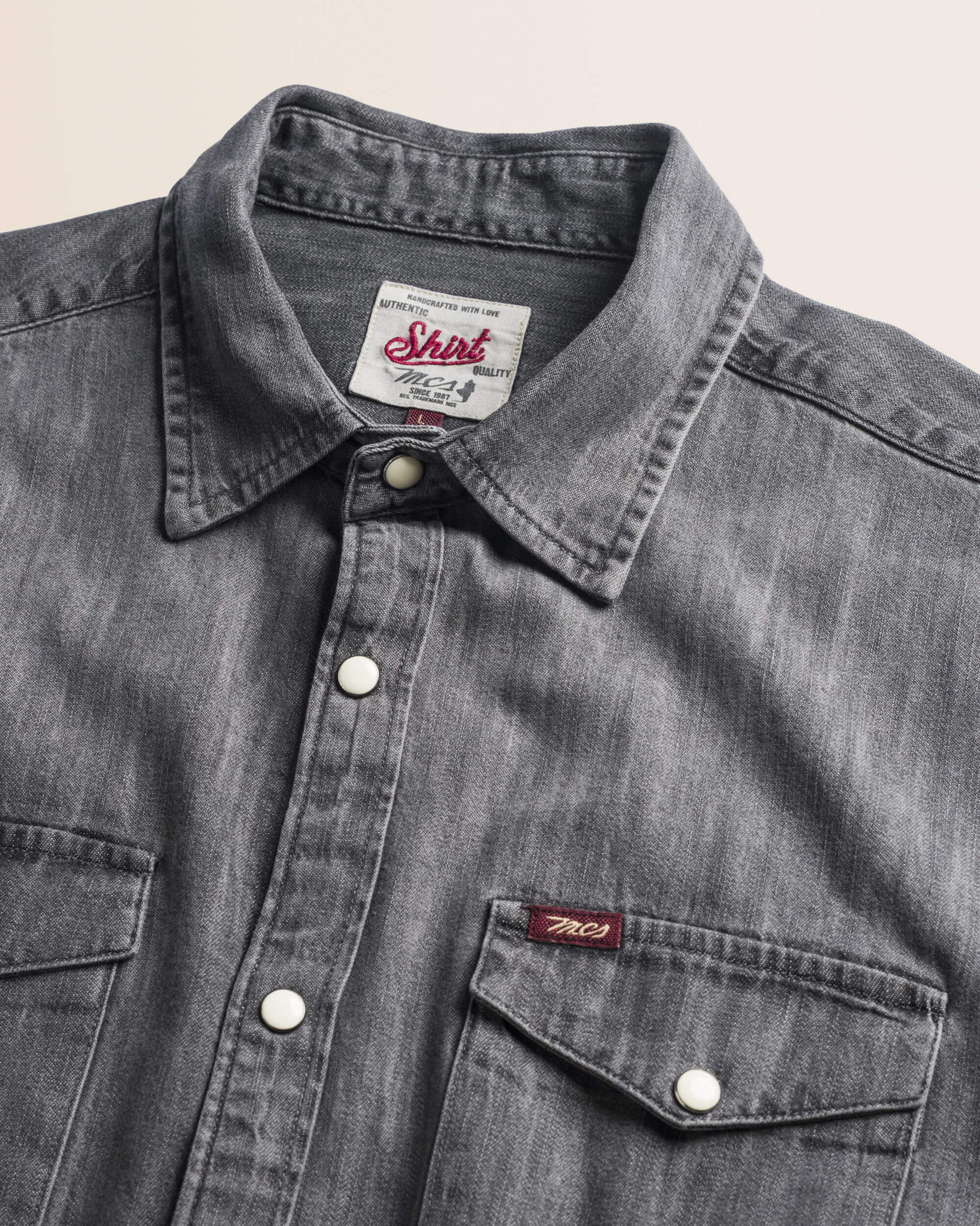 Camicia con Doppia Tasca e Bottoni a Pressione dettaglio colletto - Grey Denim