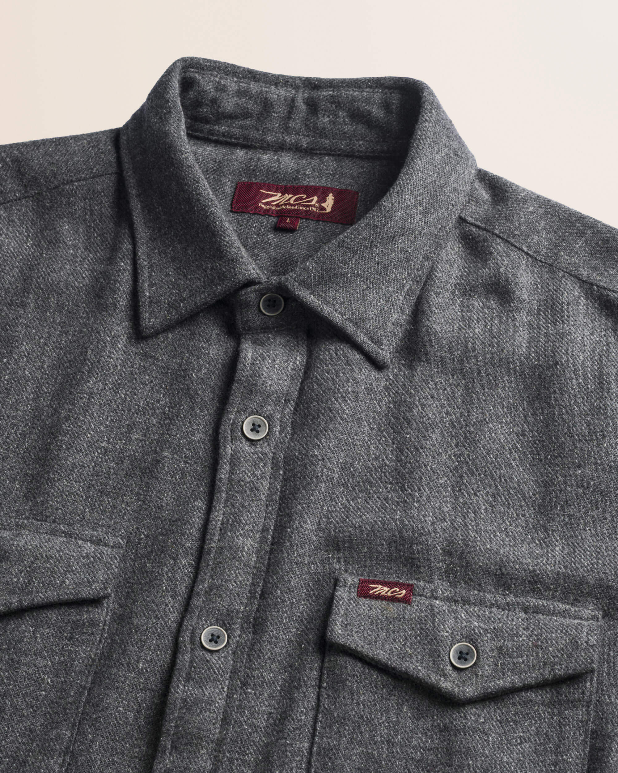 Camicia Overshirt in Flanella Pesante dettaglio colletto - Grey Melange