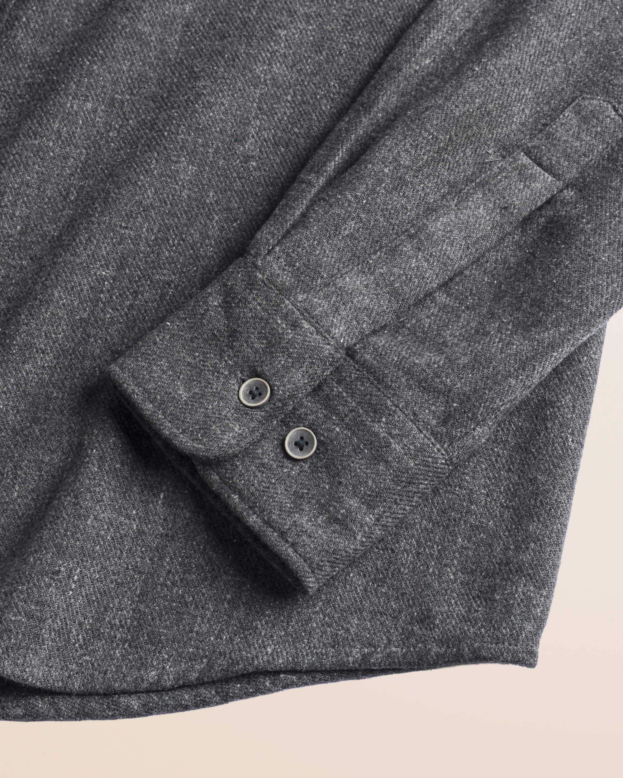 Camicia Overshirt in Flanella Pesante dettaglio manica - Grey Melange