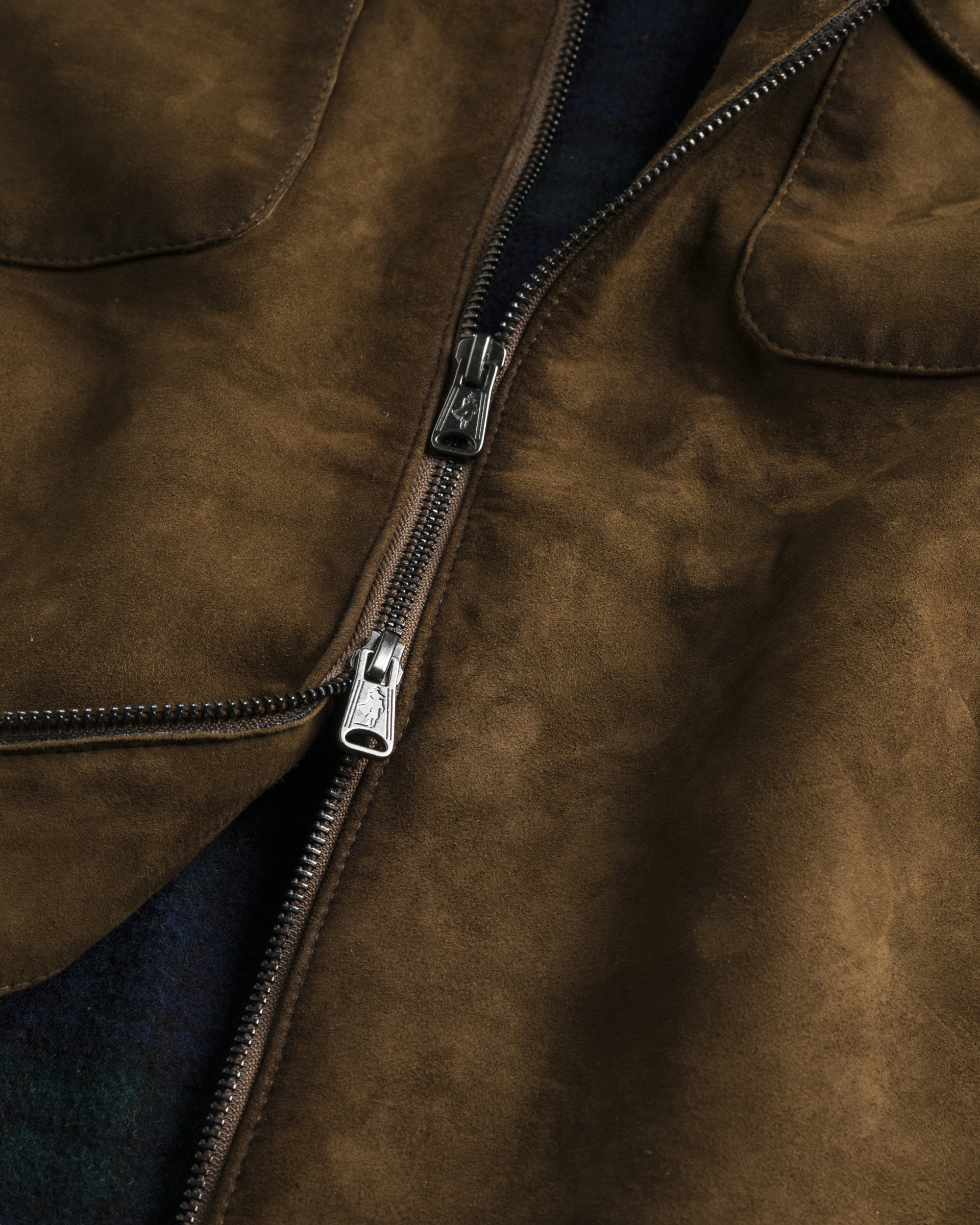 Giacca Harrington in Pelle Scamosciata Cerata dettaglio apertura - Cognac