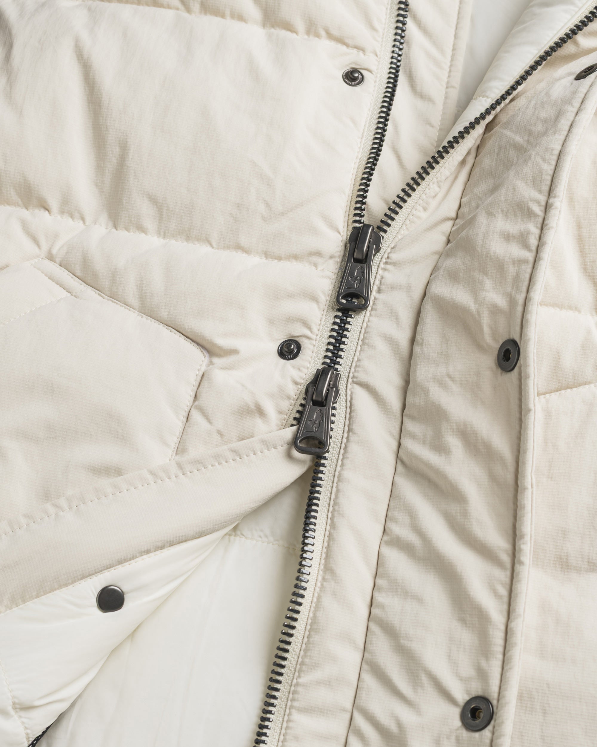 Gilet in Ripstop Imbottito Trapuntato dettaglio apertura - Gardenia