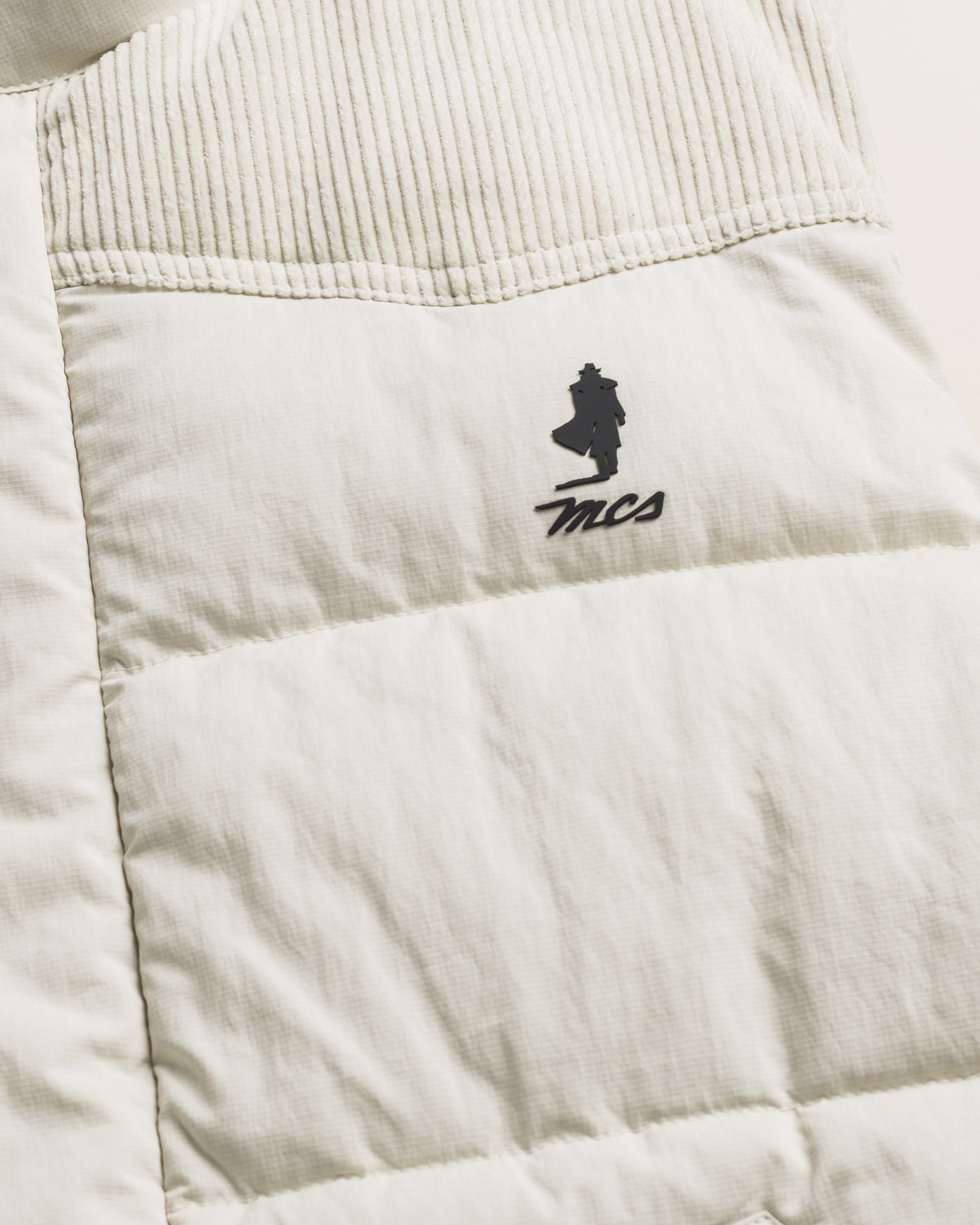 Gilet in Ripstop Imbottito Trapuntato dettaglio logo - Gardenia