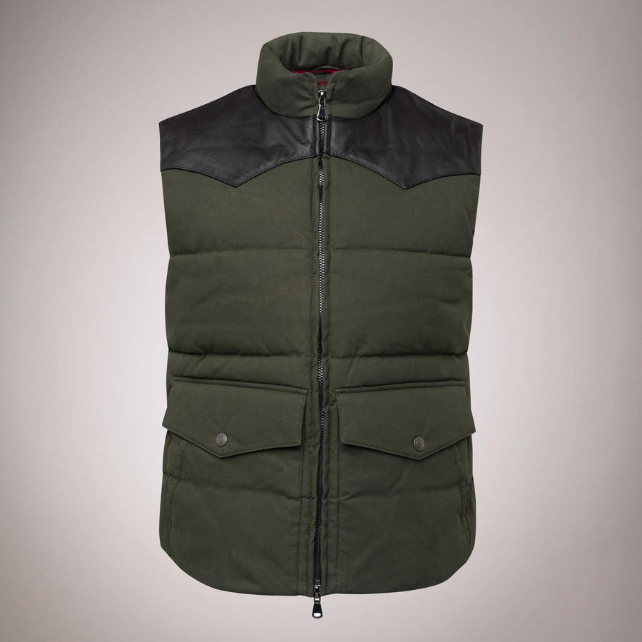 Sleeveless quilted jacket 