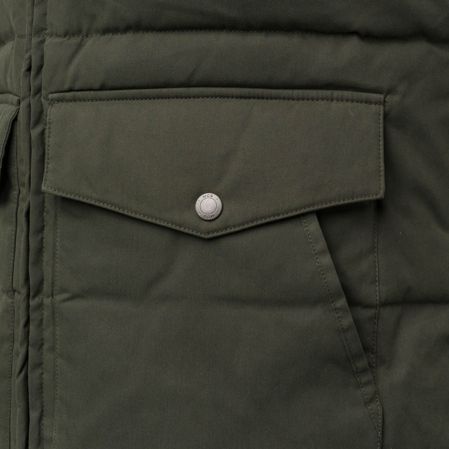 Sleeveless quilted jacket 