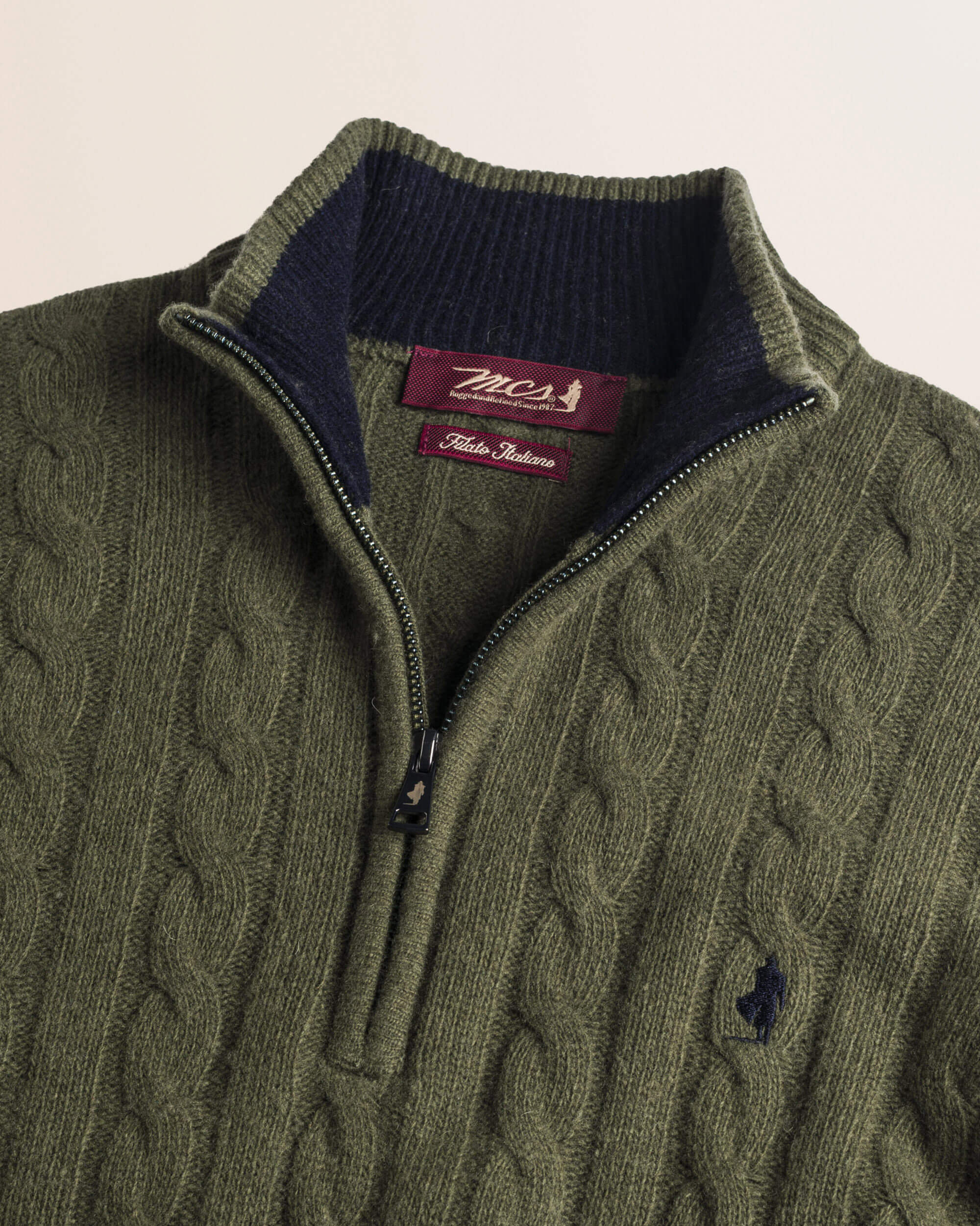 Maglione Mezza Zip a Trecce in Lambswool  dettaglio - Olive Night