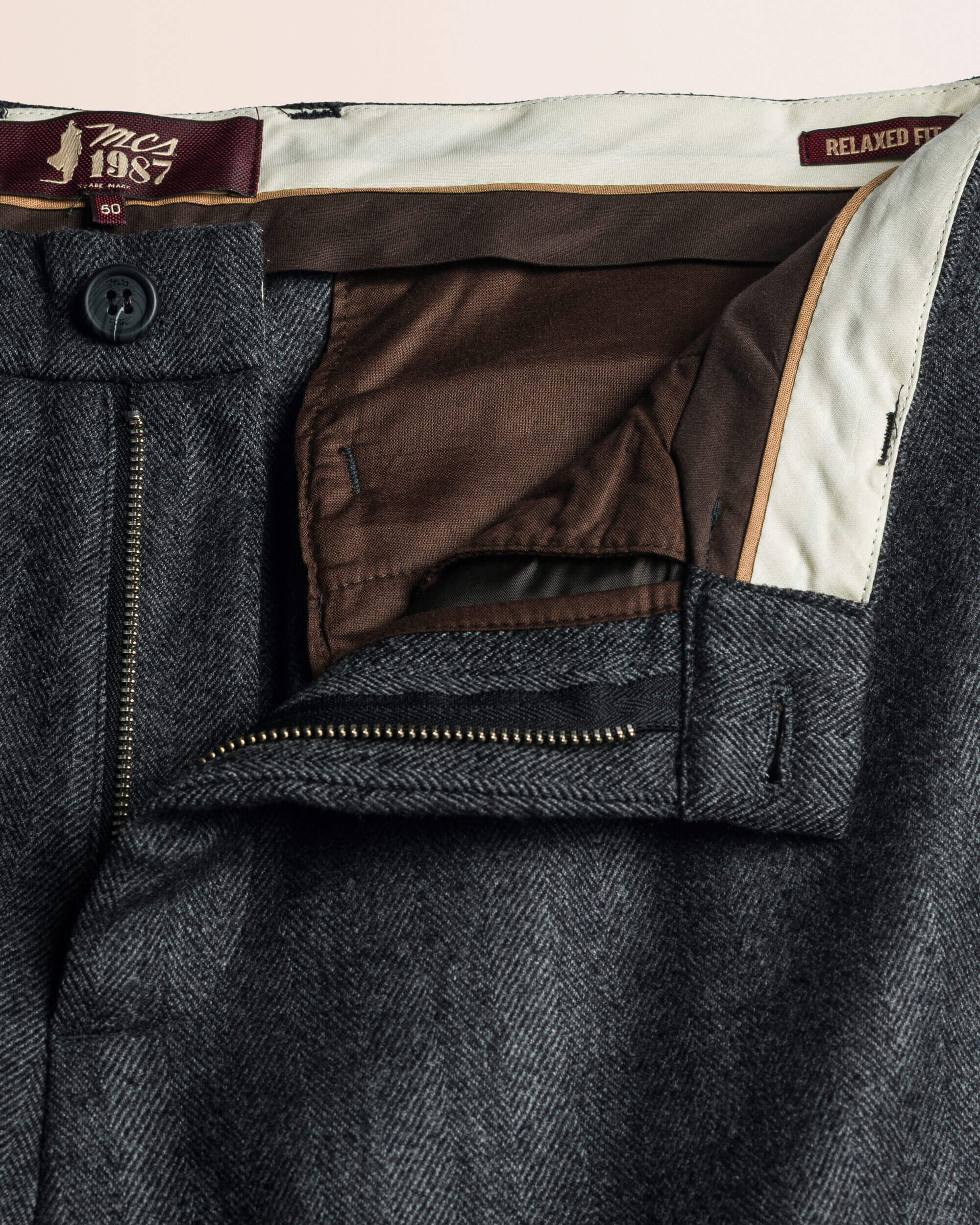Pantalone Chino in Lana Herringbone dettaglio apertura - Herringbone Grey Melange