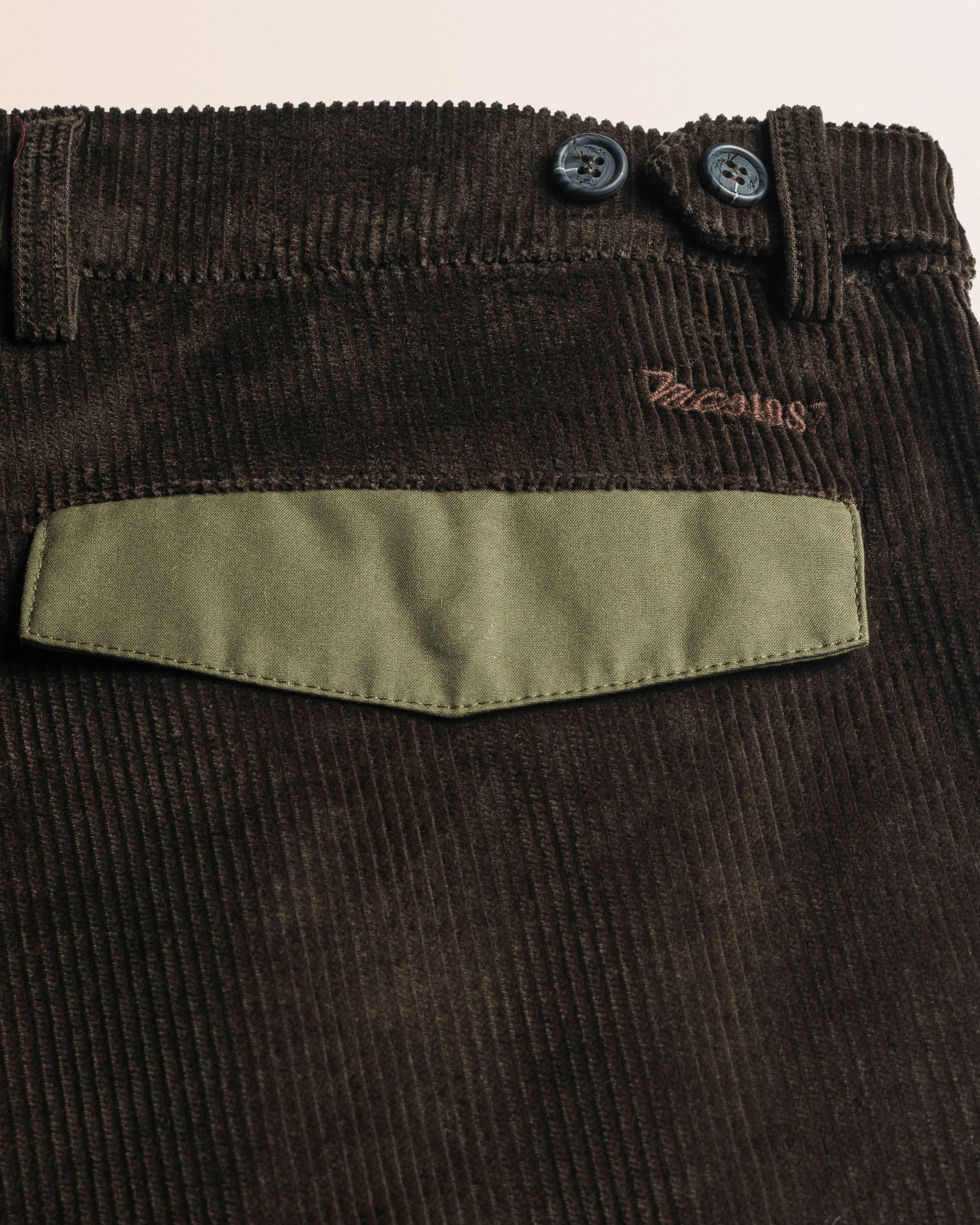 Pantaloni Chino in Velluto A Coste dettaglio retro - Chocolate