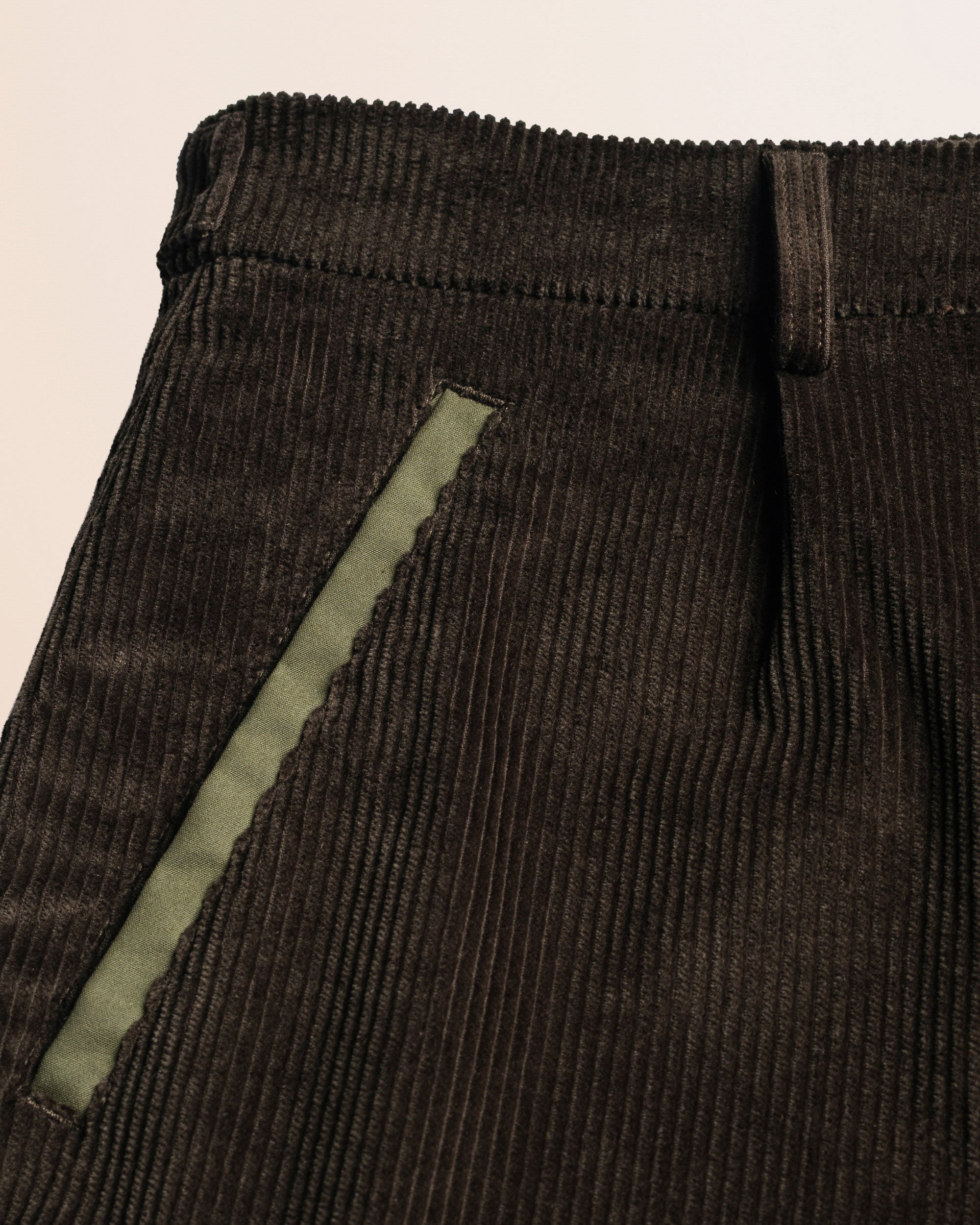 Pantaloni Chino in Velluto A Coste dettaglio tasca - Chocolate