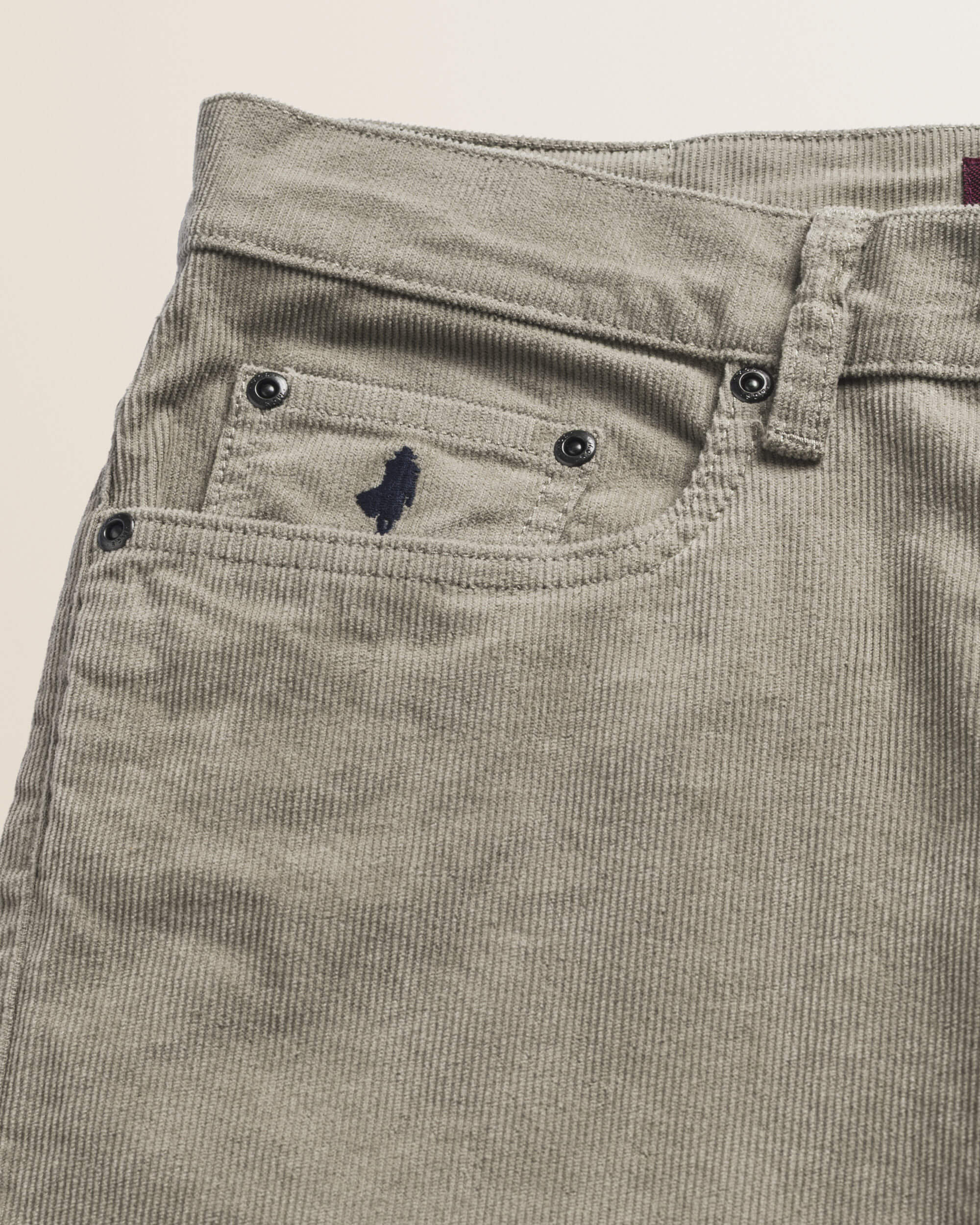 Pantalone 5 Tasche in Velluto 1000 Righe Slim Fit dettaglio tasca - Sand