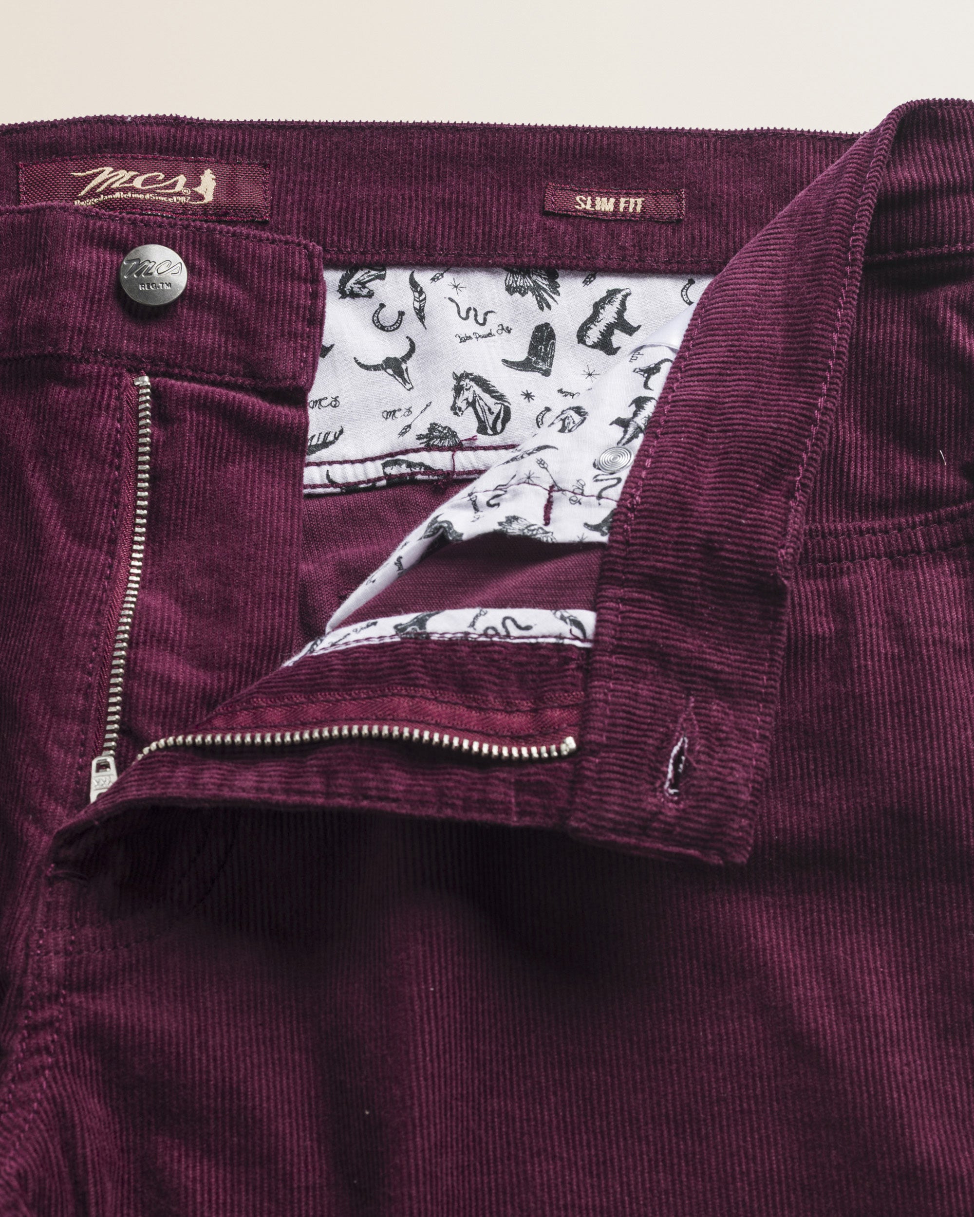 Pantalone 5 Tasche in Velluto 1000 Righe Slim Fit dettaglio apertura - Burgundy