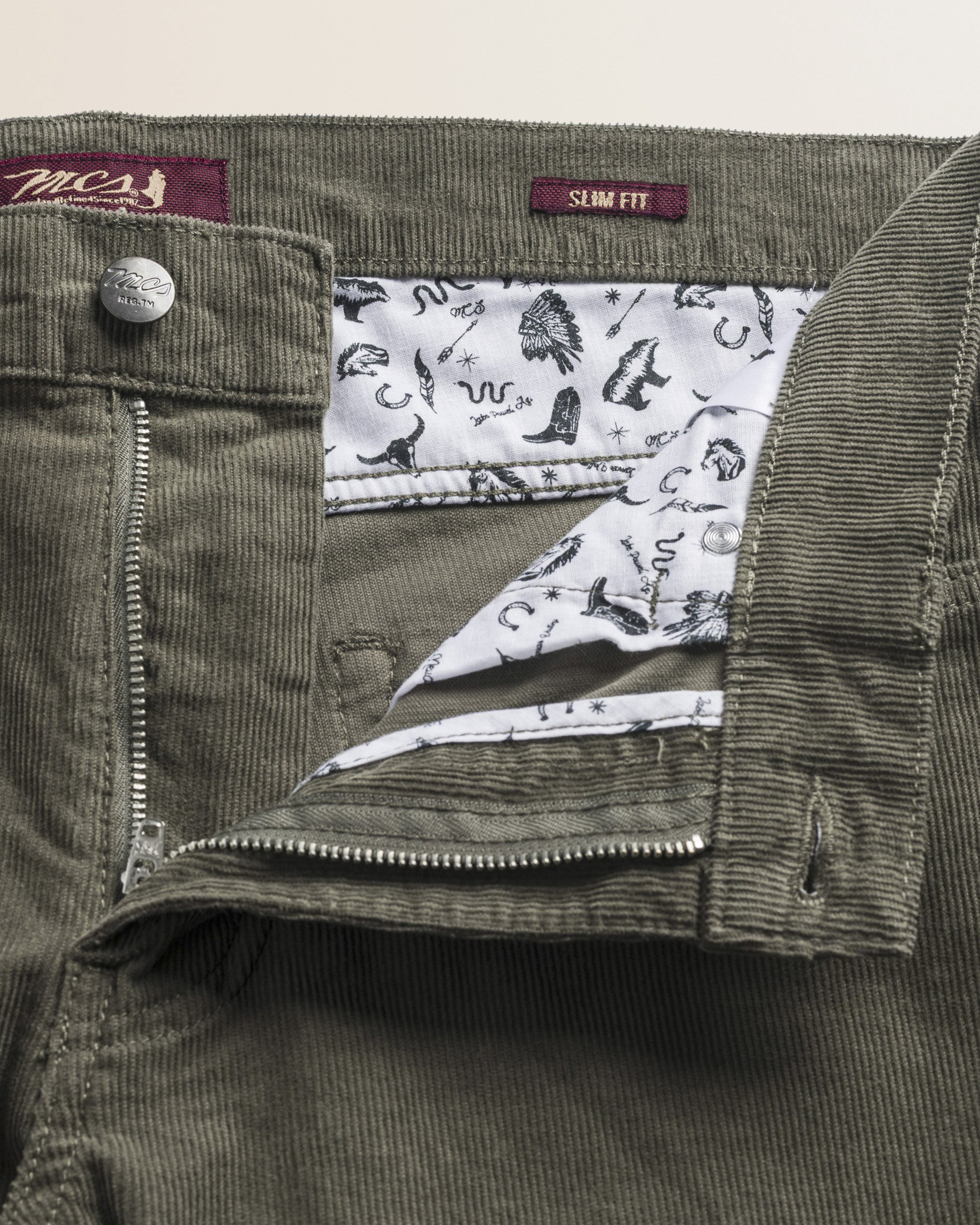 Pantalone 5 Tasche in Velluto 1000 Righe Slim Fit dettaglio apertura - Dusty Olive