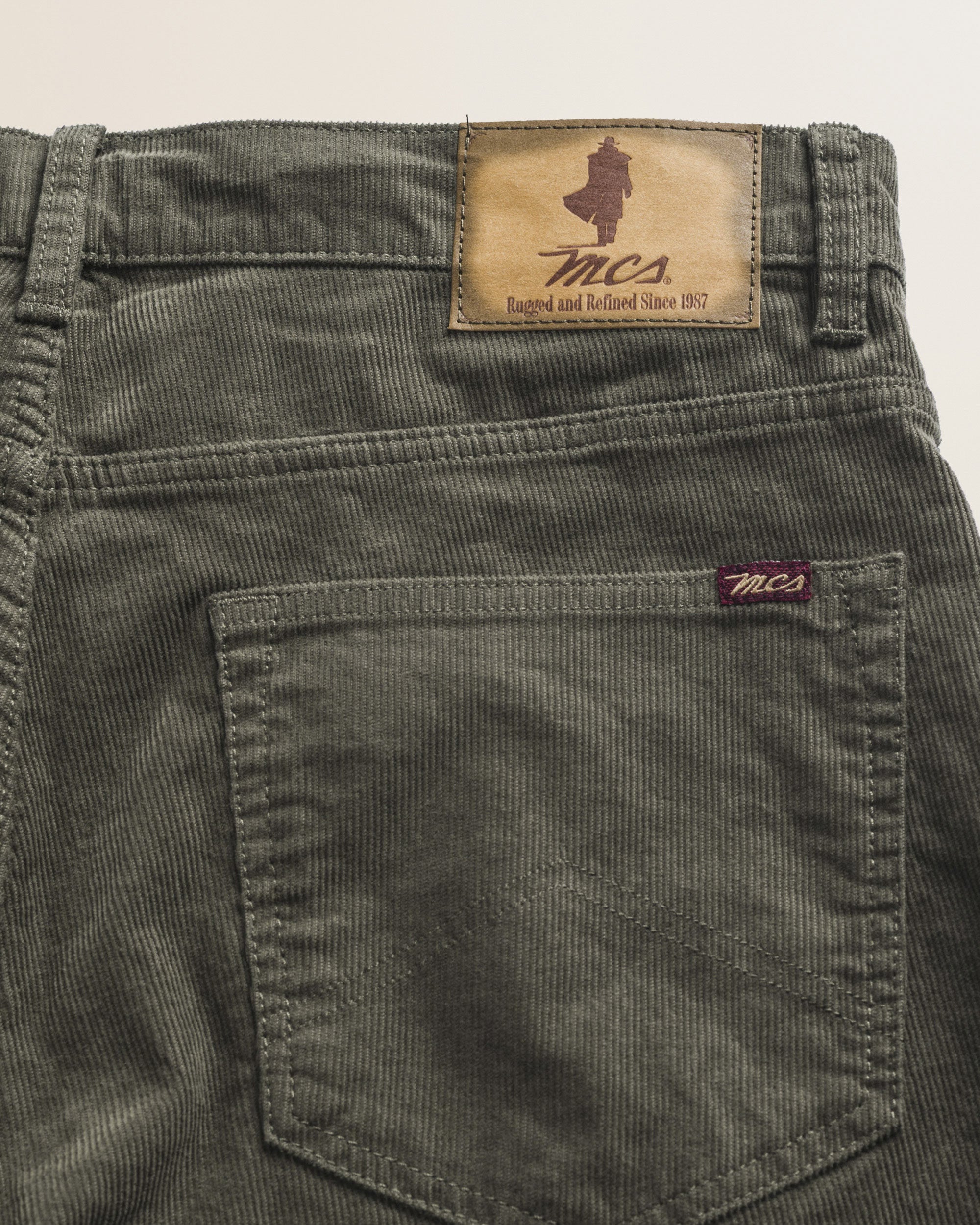 Pantalone 5 Tasche in Velluto 1000 Righe Slim Fit dettaglio retro - Dusty Olive
