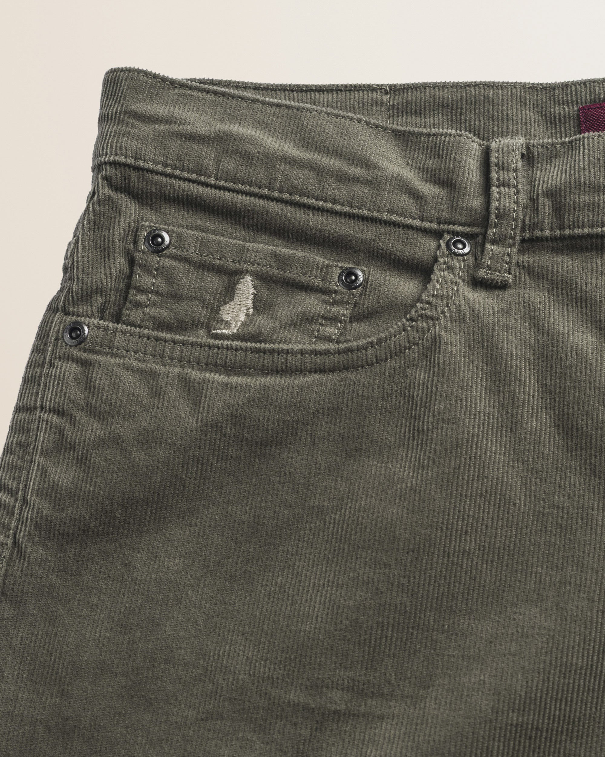 Pantalone 5 Tasche in Velluto 1000 Righe Slim Fit dettaglio tasca - Dusty Olive