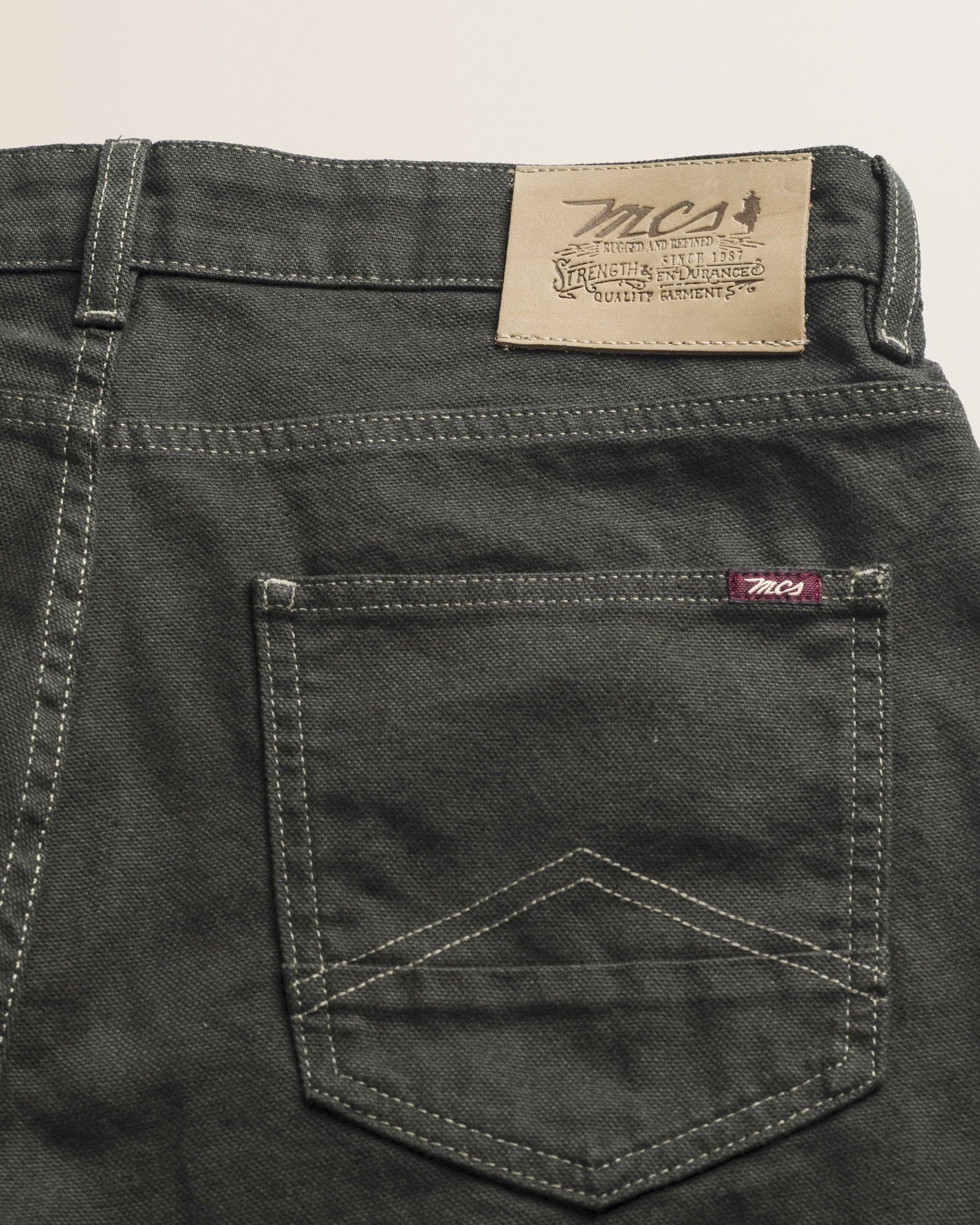 Pantalone 5 Tasche in Canvas Delavè Regular Fit dettaglio retro - Olive Night