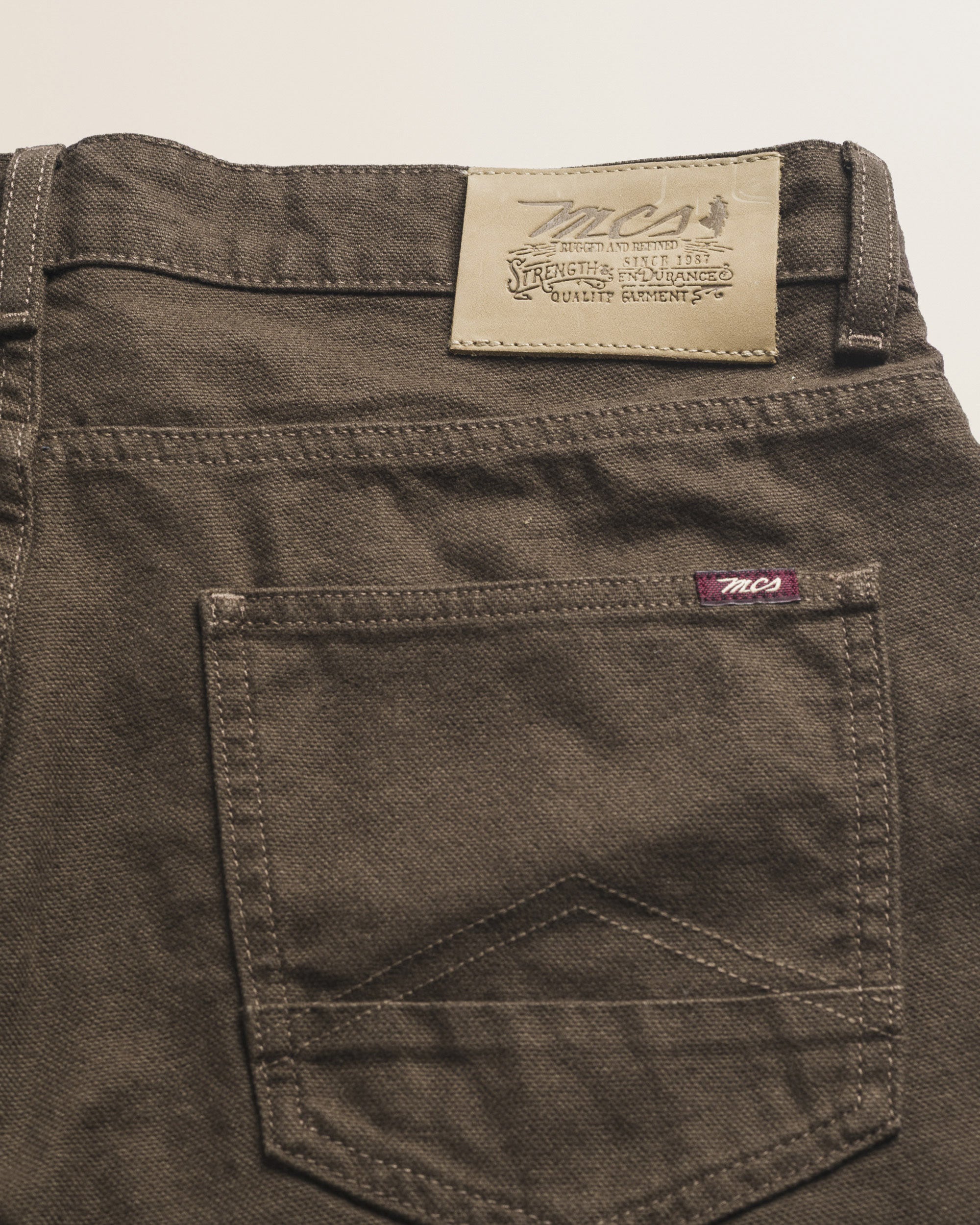 Pantalone 5 Tasche in Canvas Delavè Regular Fit dettaglio retro - Chocolate