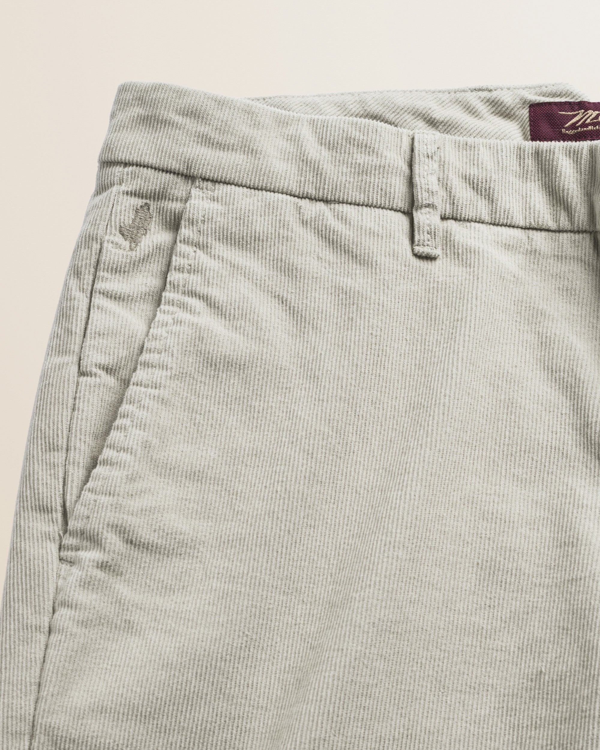 Pantalone Chino in Velluto 1000 Righe Slim Fit dettaglio tasca - Silver Birch