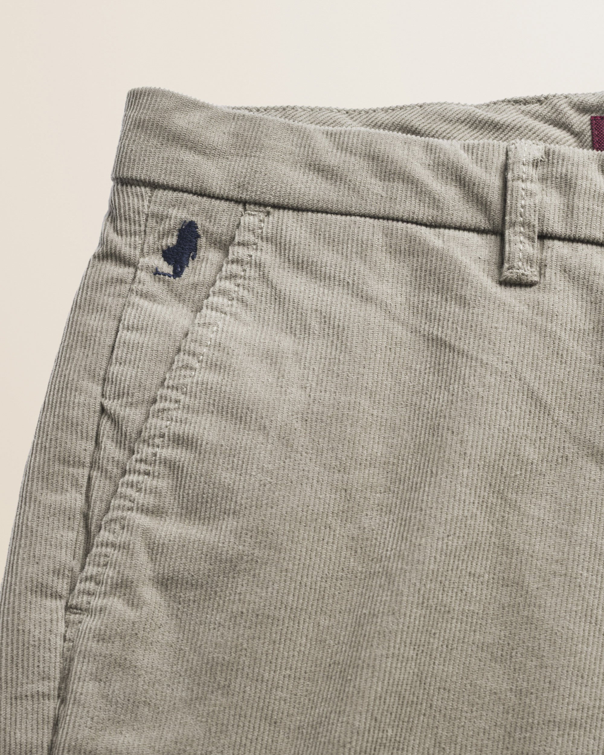 Pantalone Chino in Velluto 1000 Righe Slim Fit dettaglio tasca - Sand