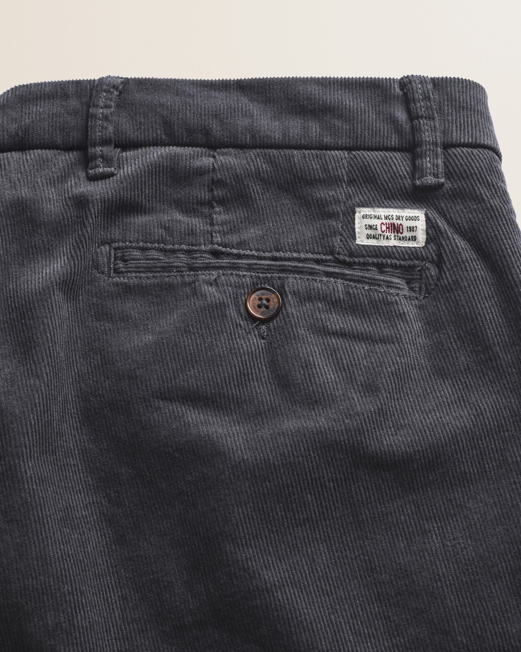 Pantalone Chino in Velluto 1000 Righe Slim Fit dettaglio retro - Dark Shadow