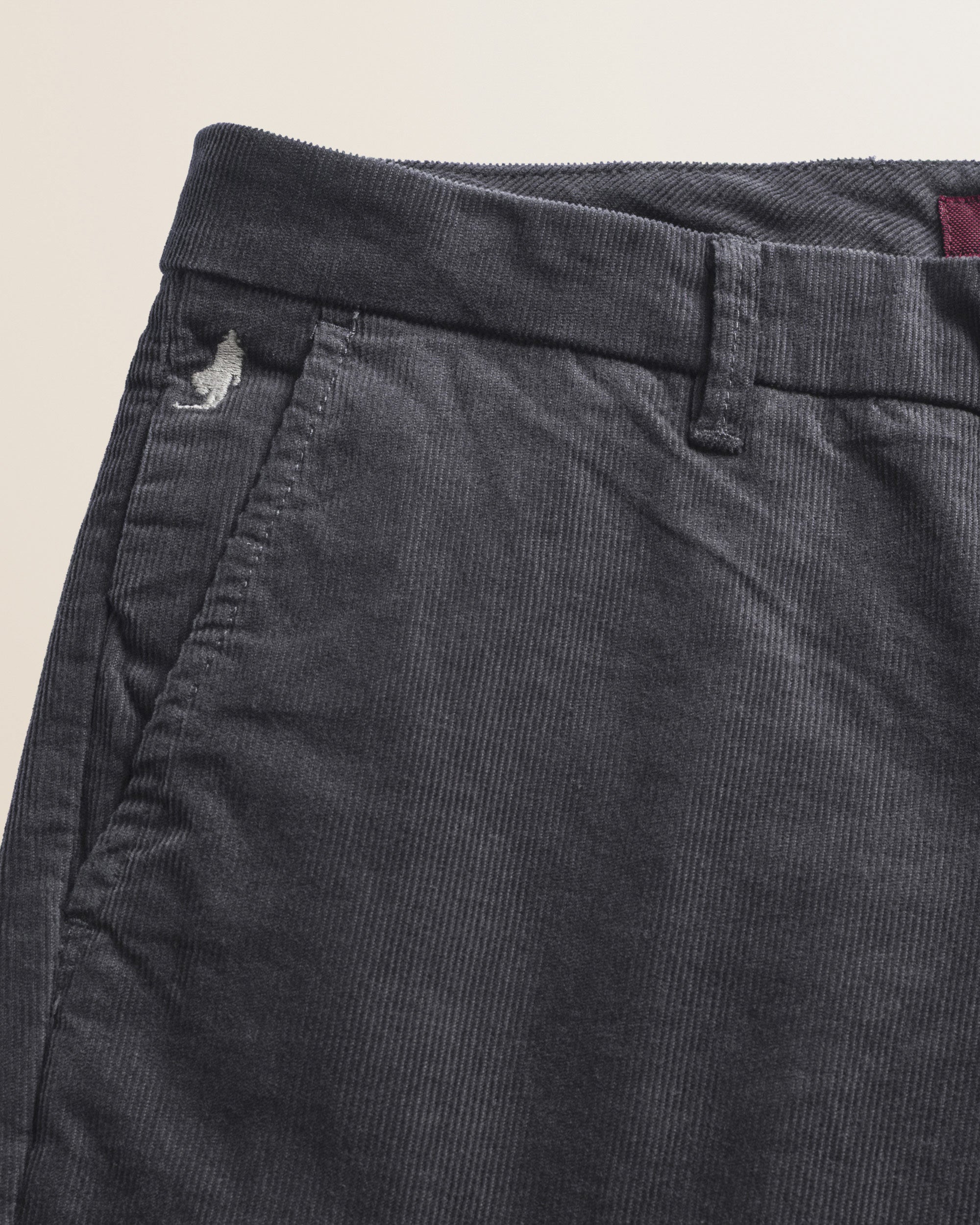 Pantalone Chino in Velluto 1000 Righe Slim Fit dettaglio tasca - Dark Shadow