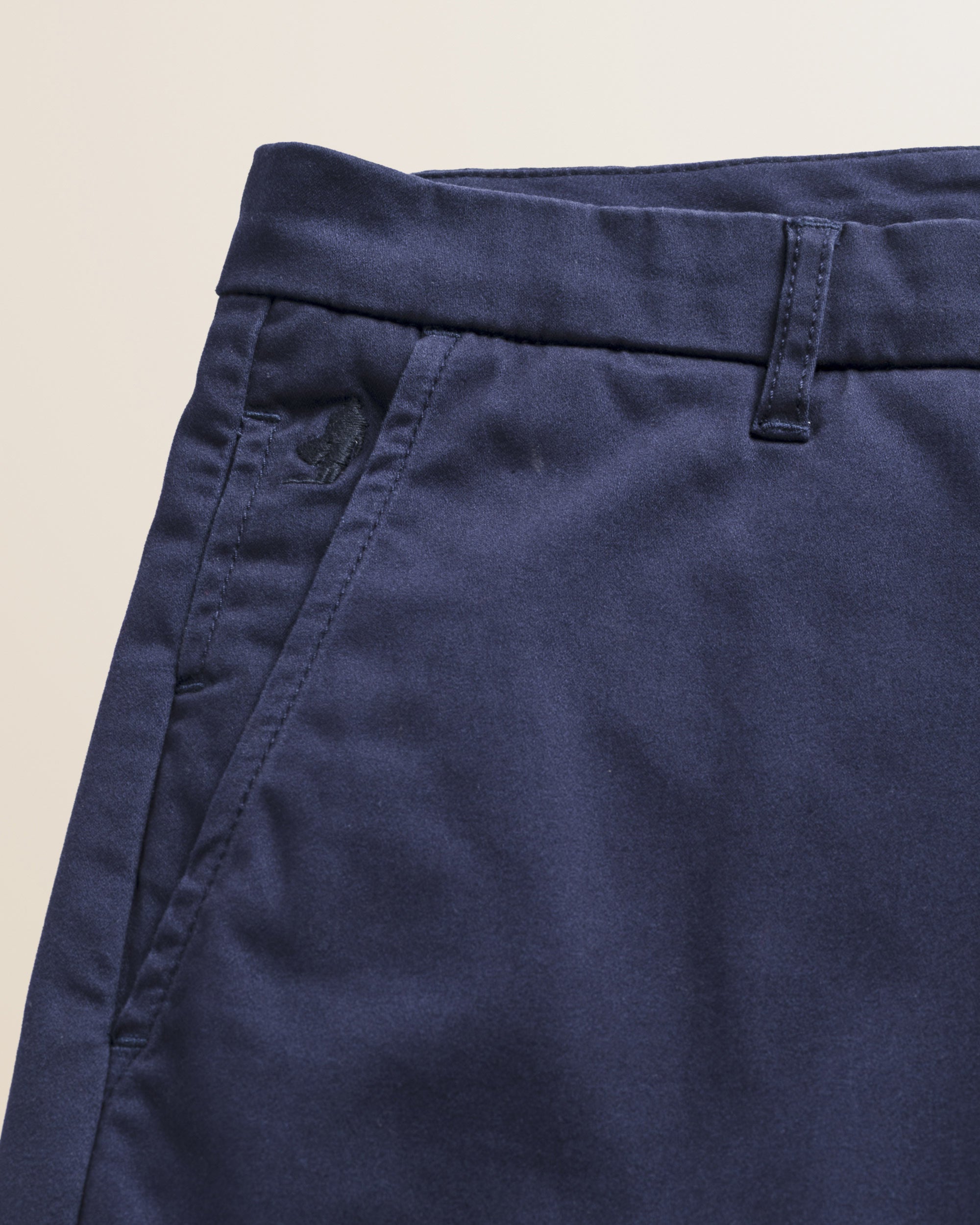 Pantalone Chino in Raso di Cotone Slim Fit dettaglio tasca - Navy Blue