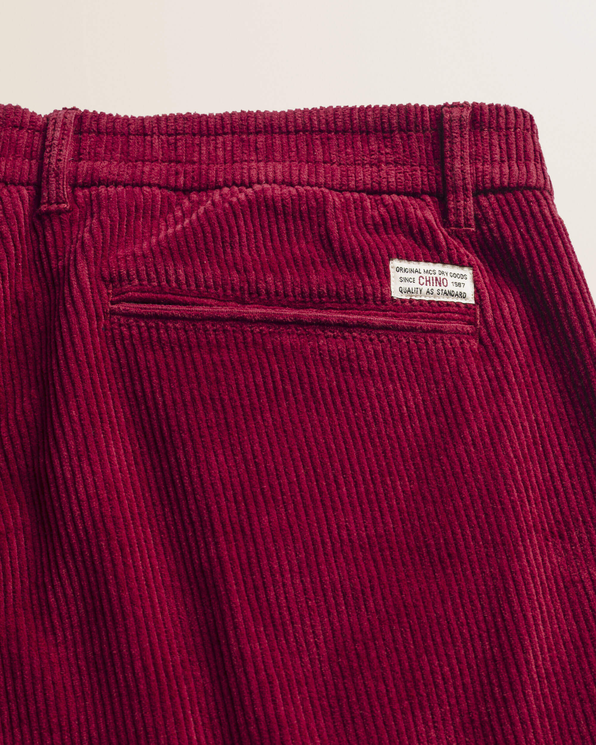 Pantalone Chino in Velluto a Coste Larghe Relaxed Fit dettaglio retro - Merlot