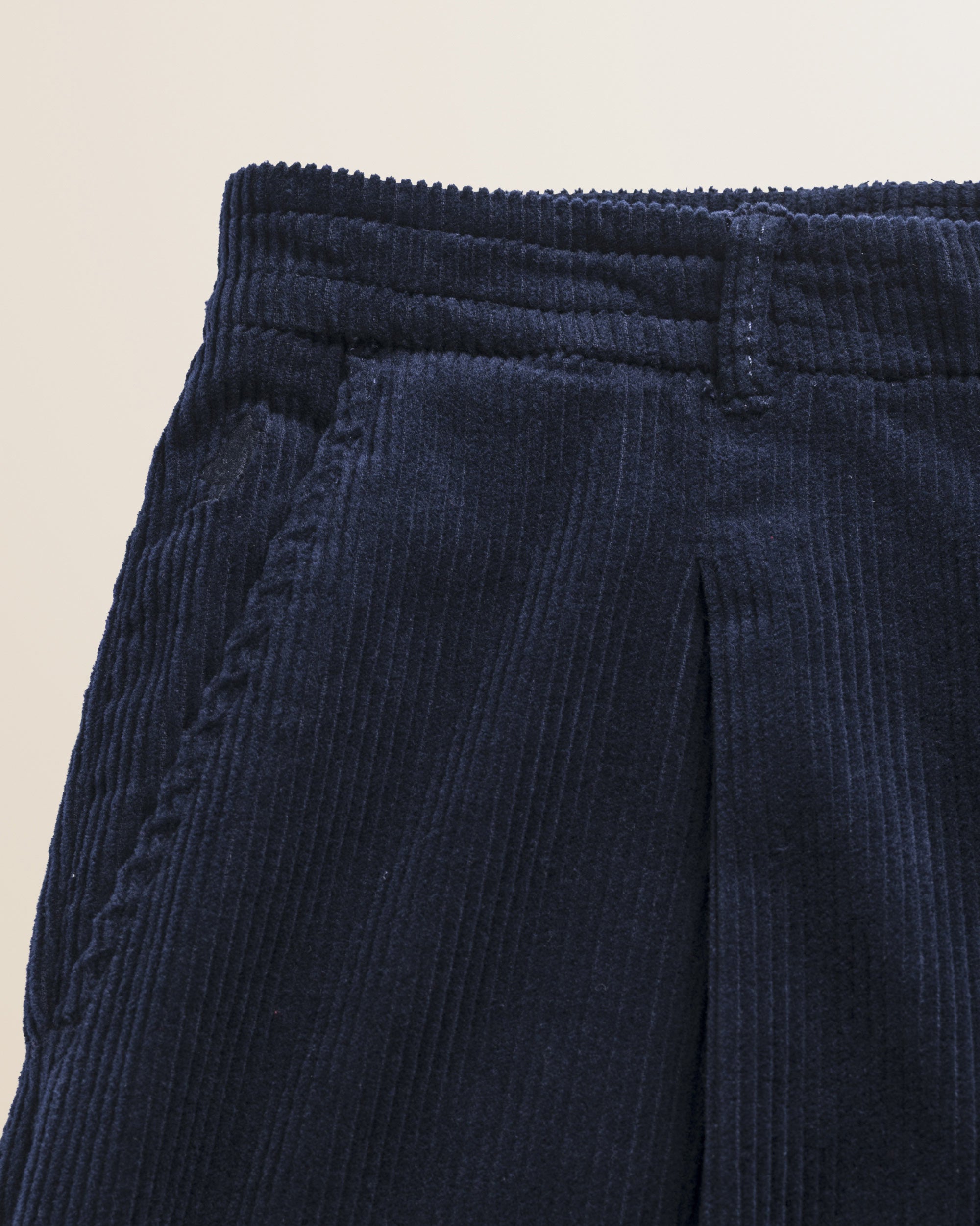 Pantalone Chino in Velluto a Coste Larghe Relaxed Fit dettaglio tasca - Navy Blue