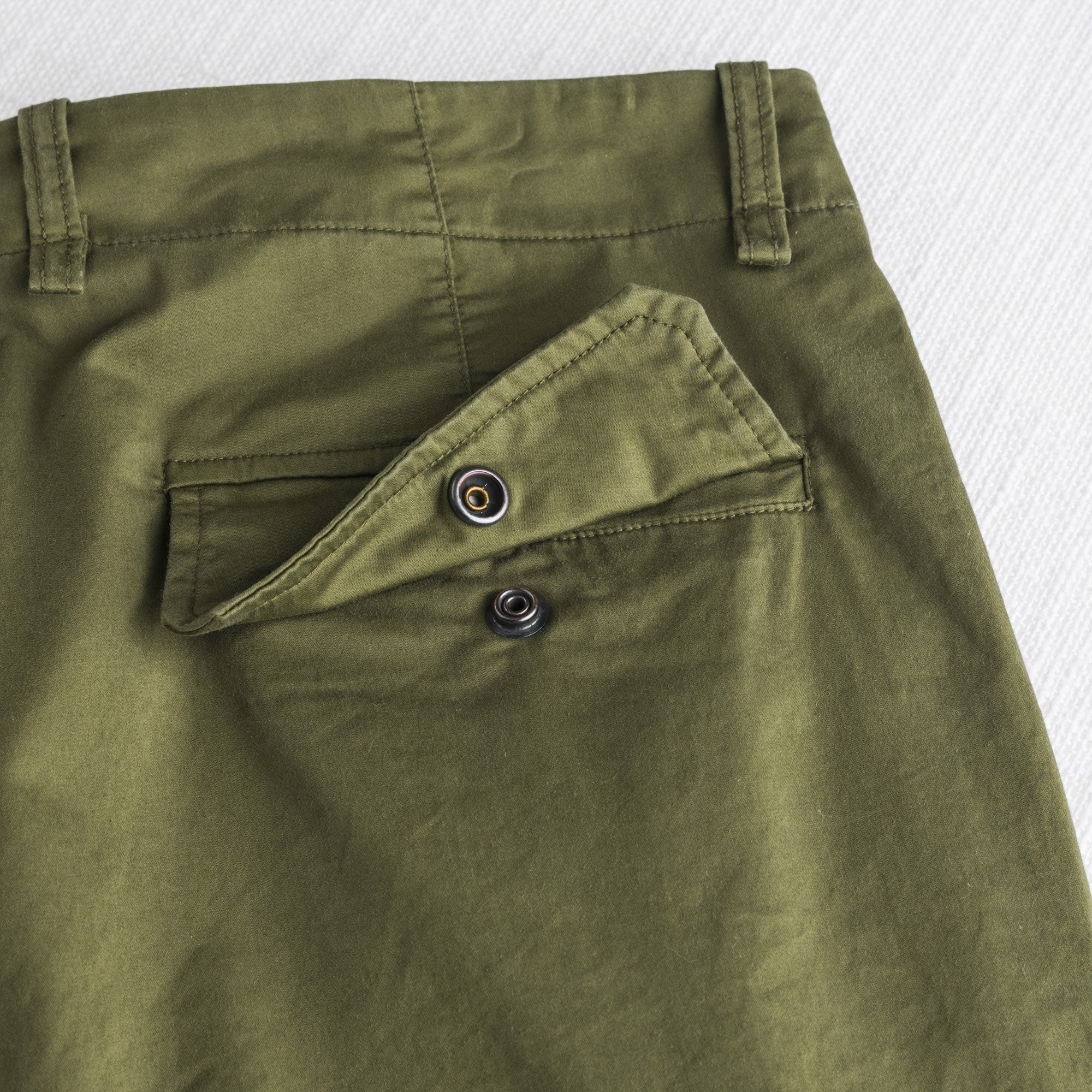 Pantaloni cargo elasticizzati in raso di cotone - Olive Green