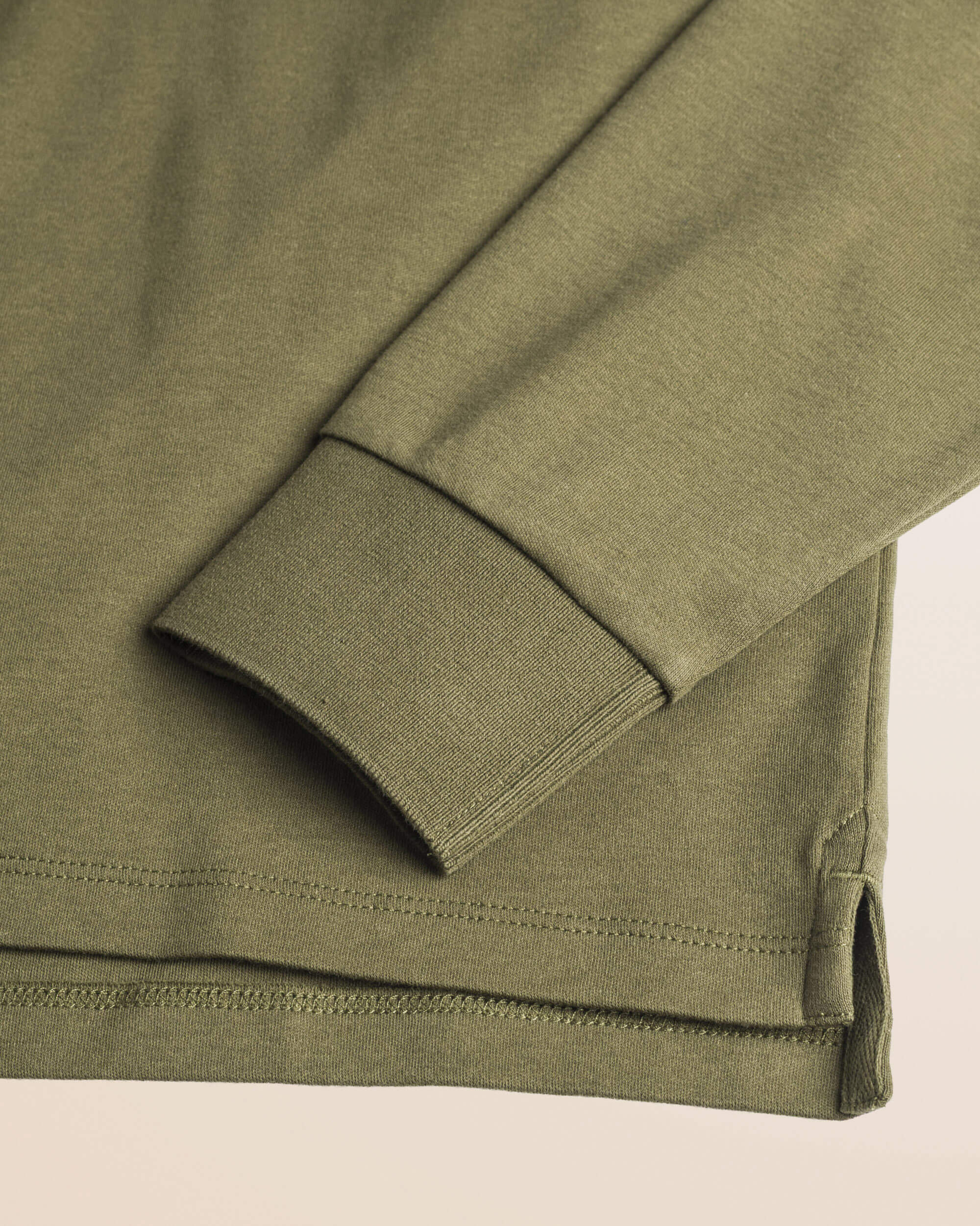 Polo Manica Lunga in Interlock di Cotone dettaglio manica - Olive Night