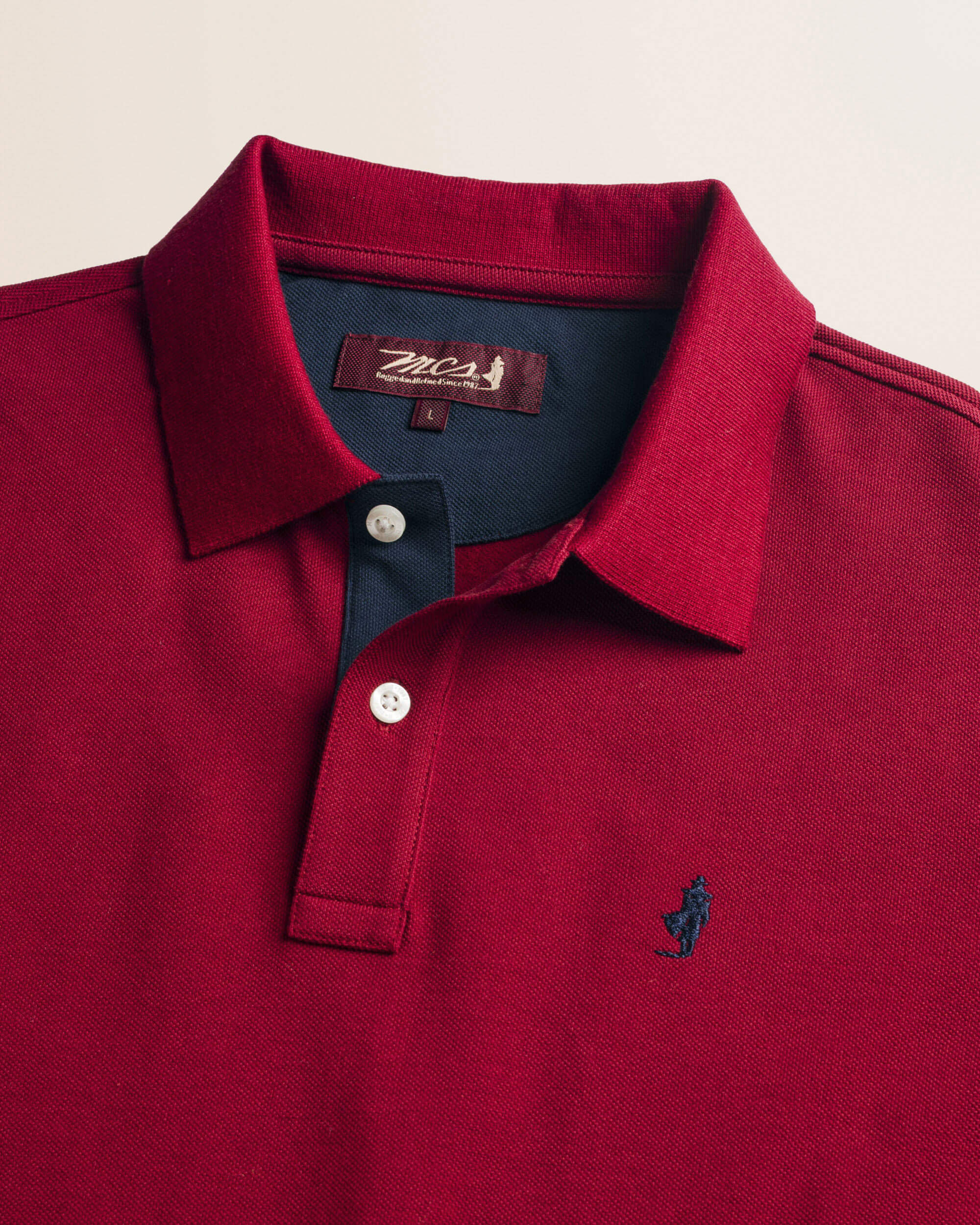 Polo in Piquet Smerigliato Manica Lunga dettaglio colletto - Merlot