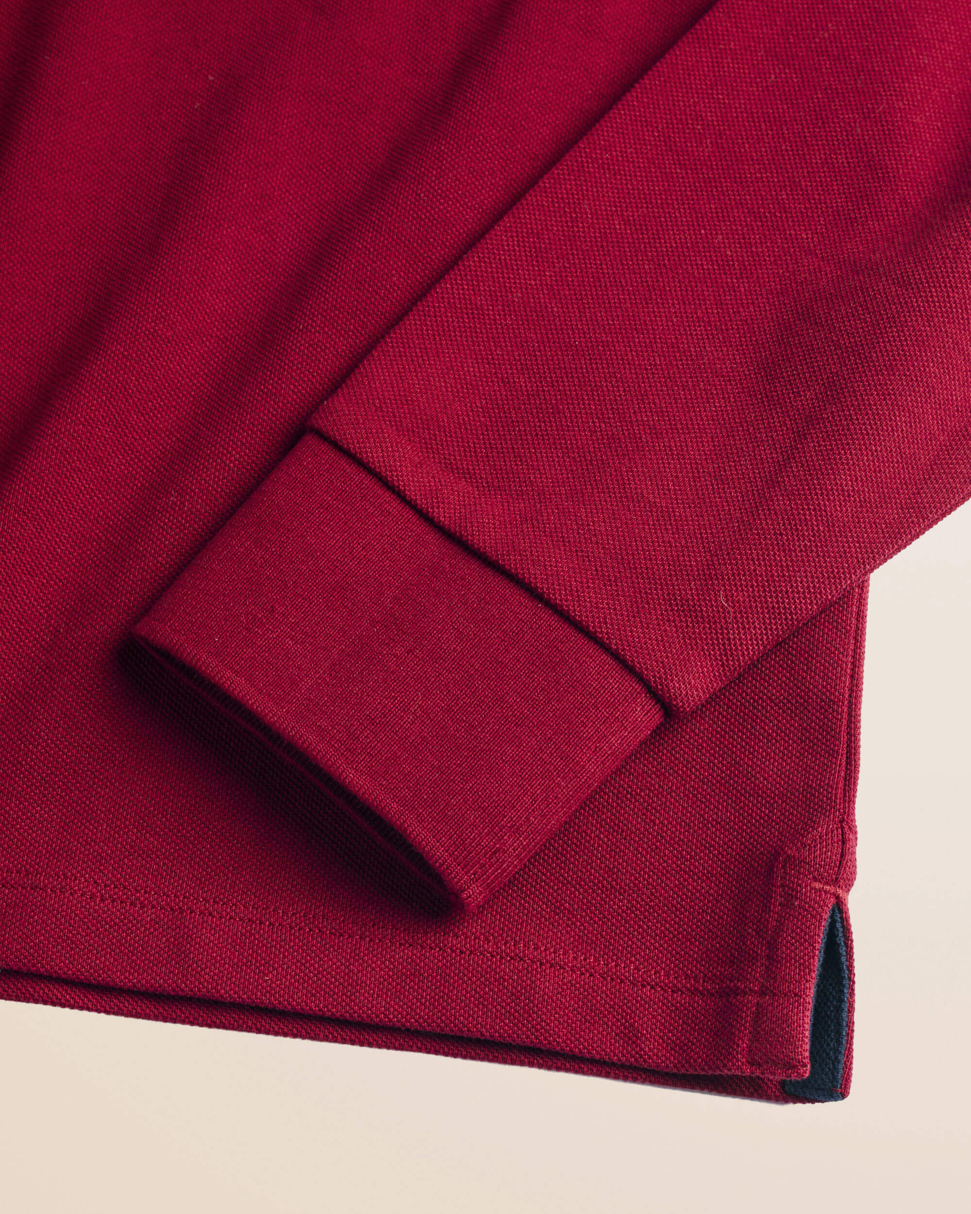Polo in Piquet Smerigliato Manica Lunga dettaglio manica - Merlot