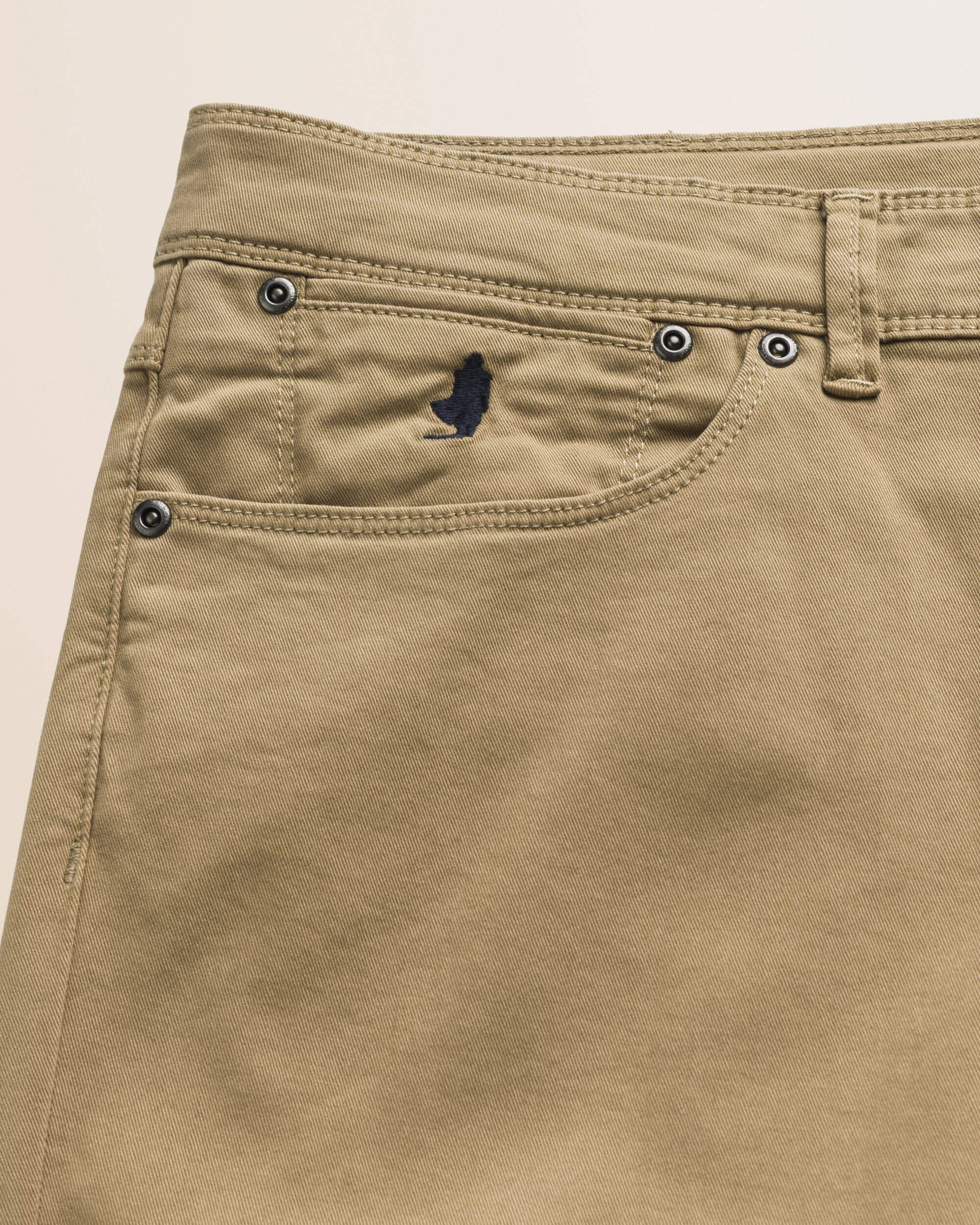 Pantalone 5 Tasche in Gabardina Slim Fit dettaglio tasca - Elmwood Brown