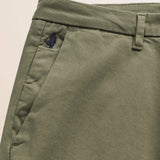 Pantalone Chino in Gabardina Slim Fit dettaglio tasca - Olive Night