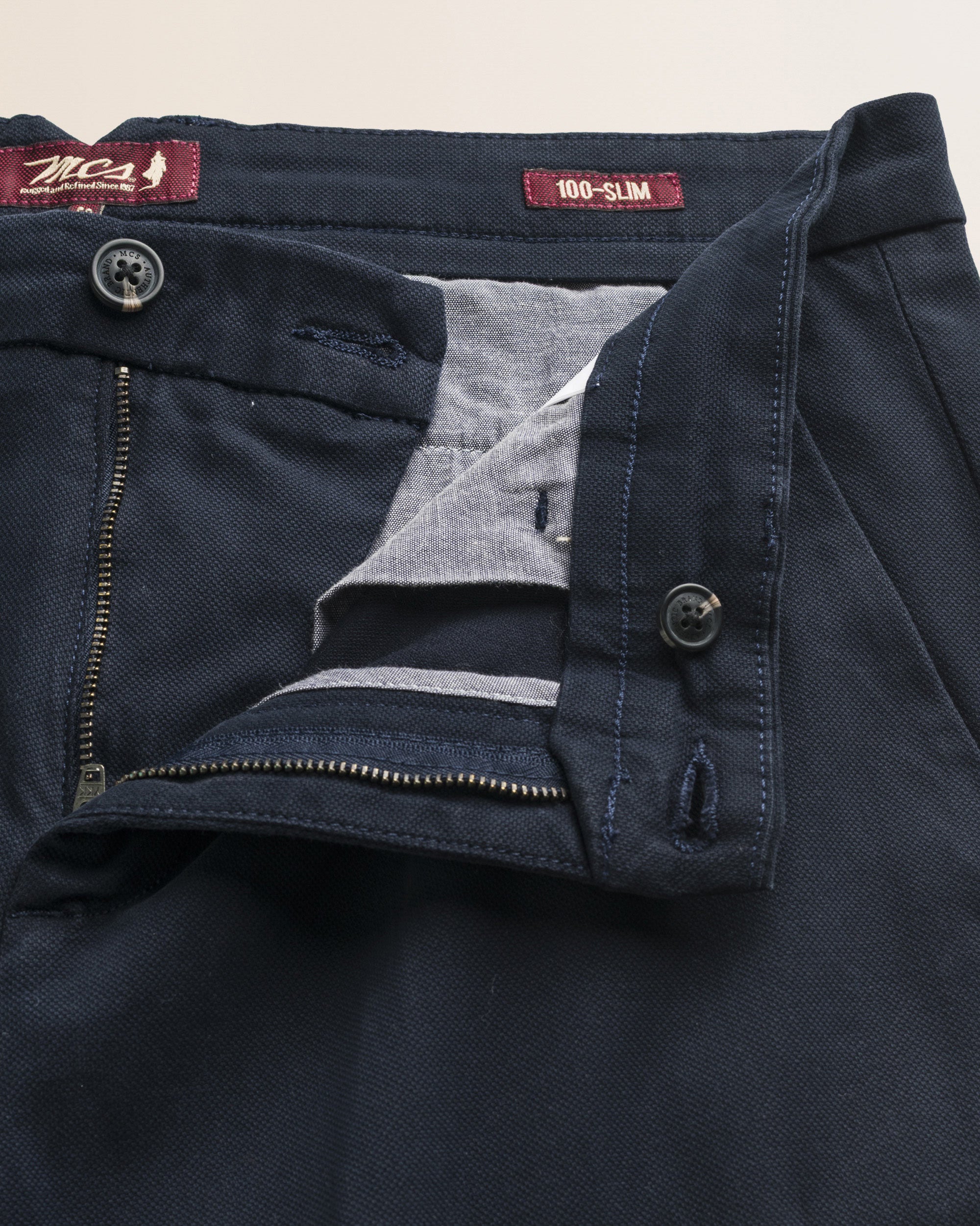 Pantalone Chino in Cotone Dobby Slim Fit dettaglio apertura - Navy Blue