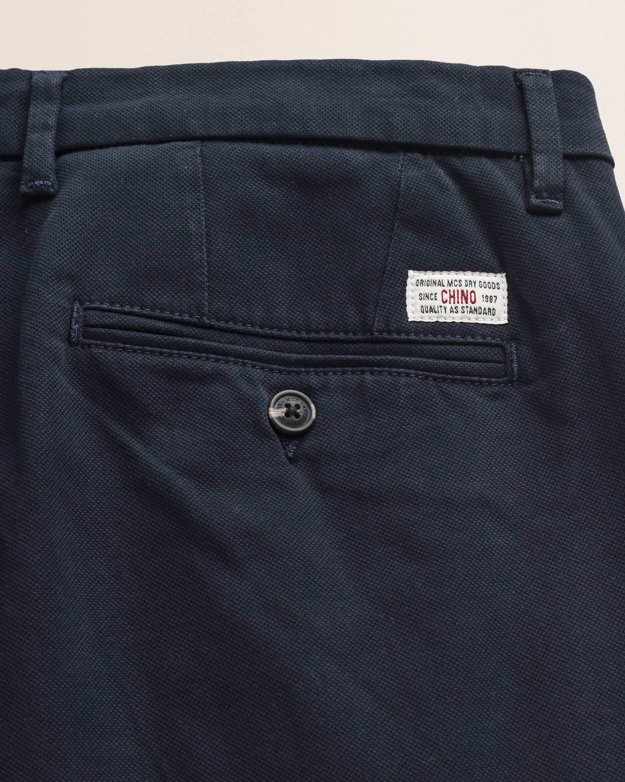 Pantalone Chino in Cotone Dobby Slim Fit dettaglio retro - Navy Blue