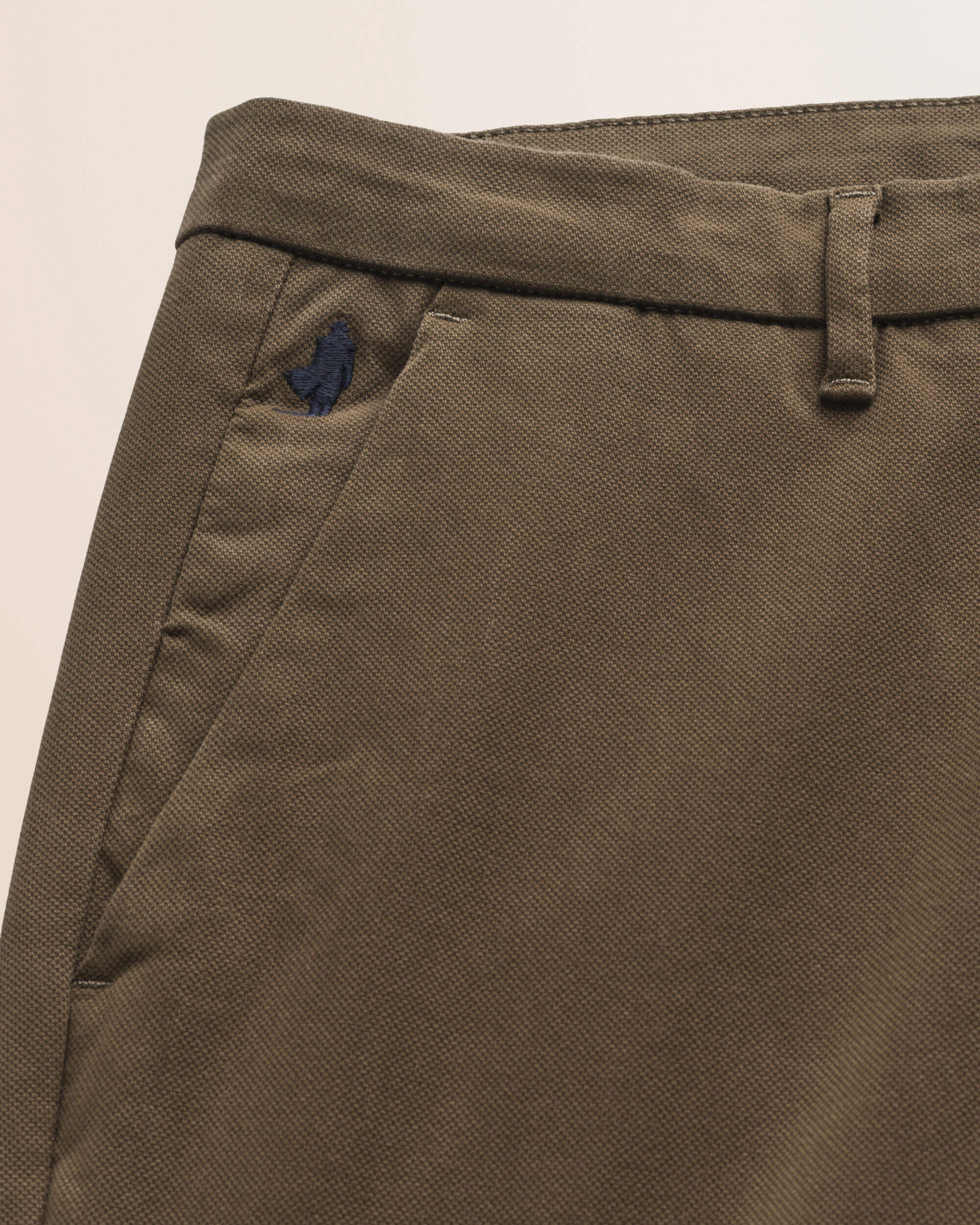 Pantalone Chino in Cotone Dobby Slim Fit dettaglio tasca - Chocolate