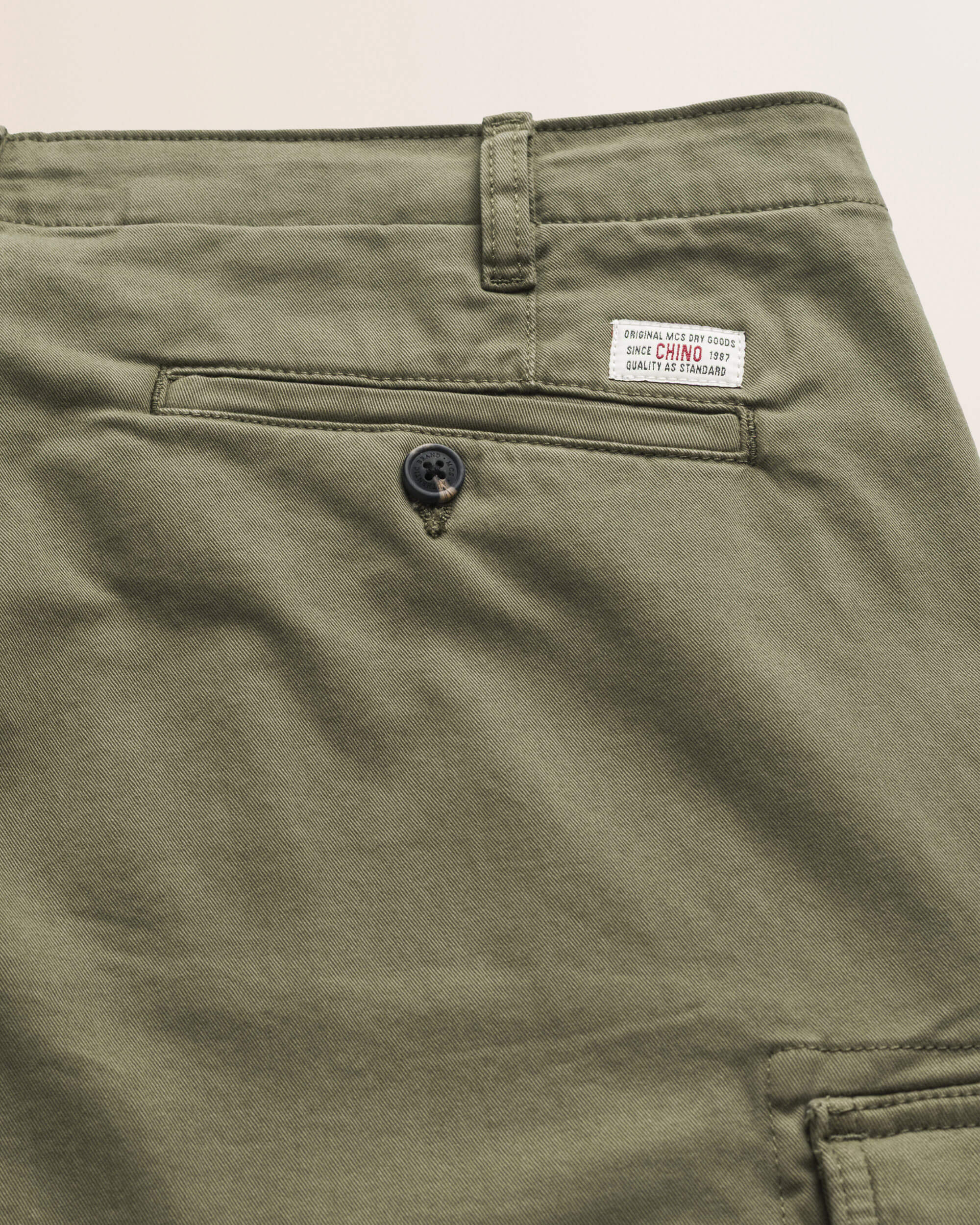 Pantalone Cargo in Gabardina Regular Fit dettaglio retro - Olive Night