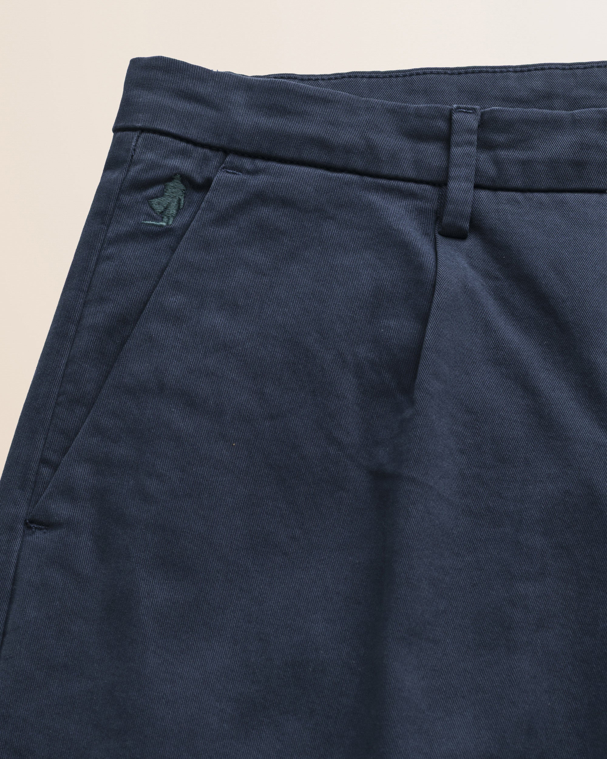 Pantalone Chino con Pence in Gabardina Relaxed Fit dettaglio tasca - Navy Blue