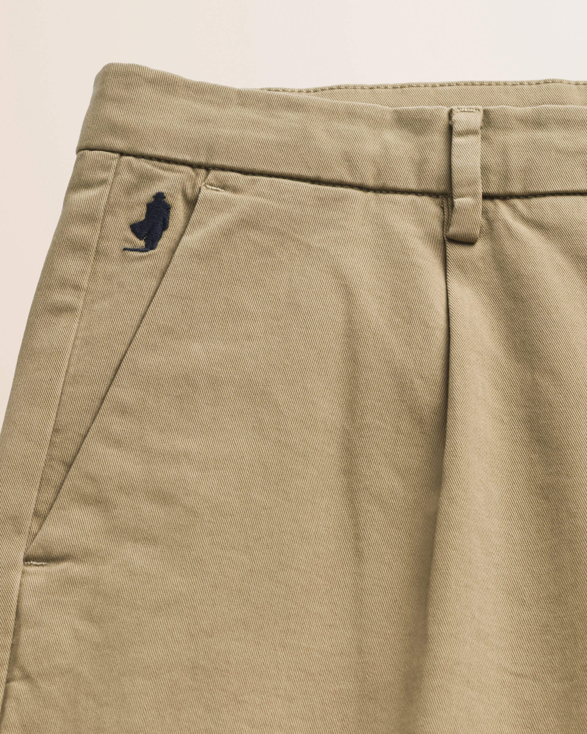 Pantalone Chino con Pence in Gabardina Relaxed Fit dettaglio tasca - Elmwood Brown