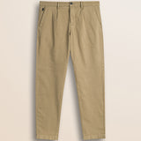 Pantalone Chino con Pence in Gabardina Relaxed Fit fronte - Elmwood Brown