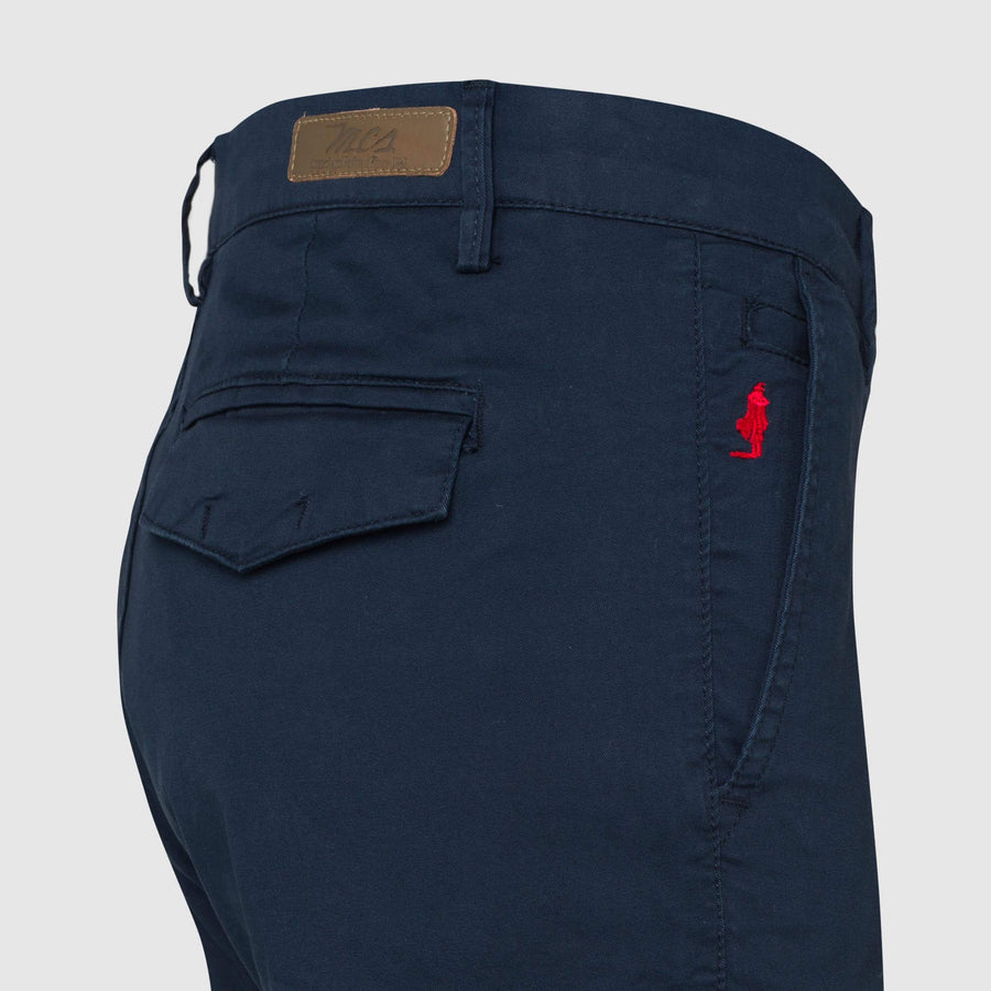 Pantaloni cargo con tasche laterali in gabardina stretch