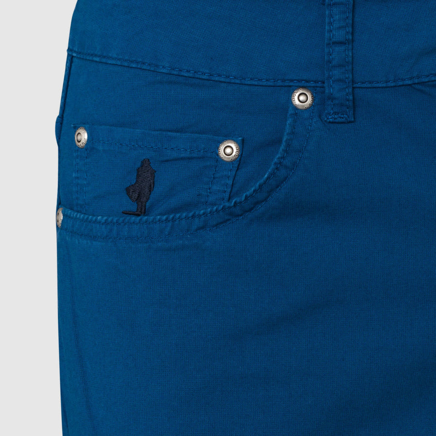 Pantaloni cinque tasche in gabardina stretch